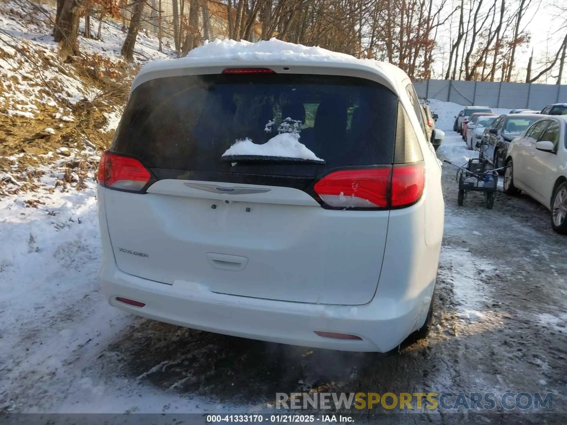 17 Фотография поврежденного автомобиля 2C4RC1CG7LR287442 CHRYSLER VOYAGER 2020