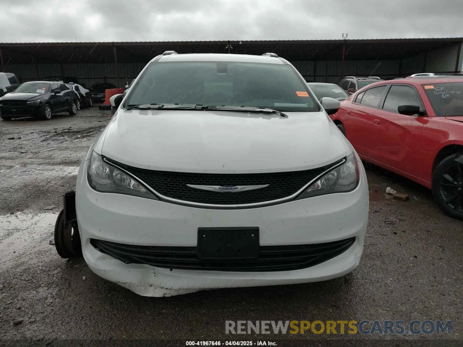13 Фотография поврежденного автомобиля 2C4RC1DG1LR151578 CHRYSLER VOYAGER 2020