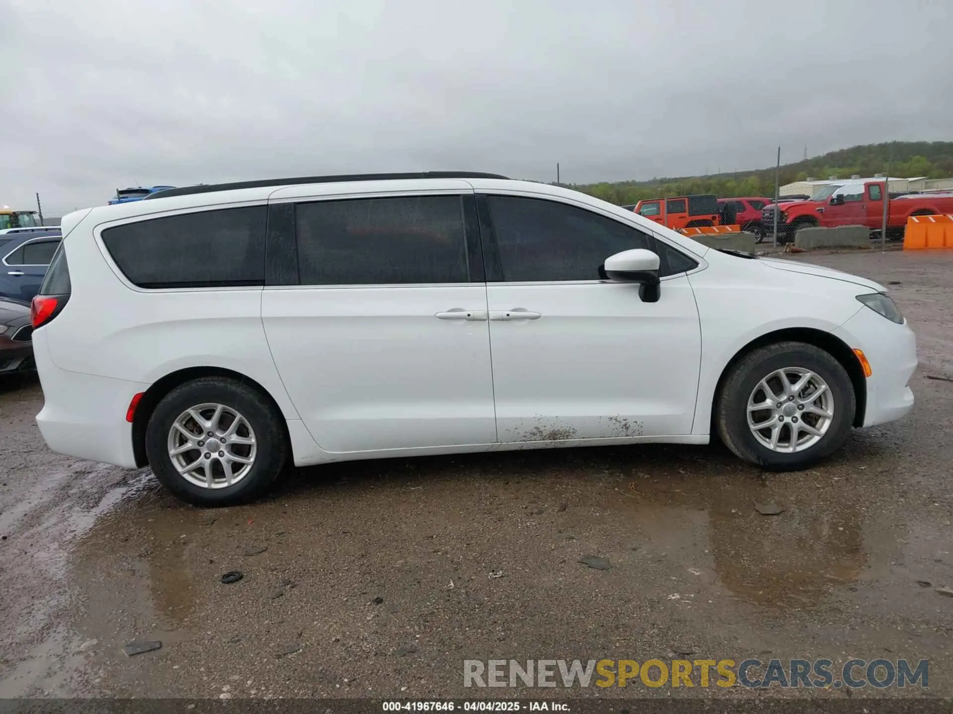 14 Фотография поврежденного автомобиля 2C4RC1DG1LR151578 CHRYSLER VOYAGER 2020