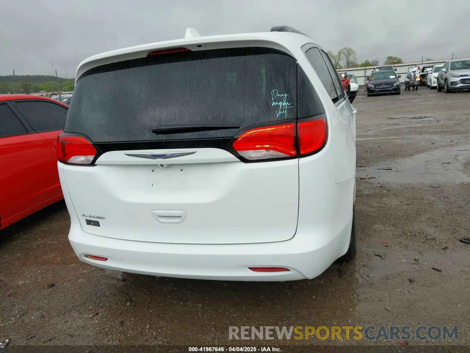 17 Фотография поврежденного автомобиля 2C4RC1DG1LR151578 CHRYSLER VOYAGER 2020