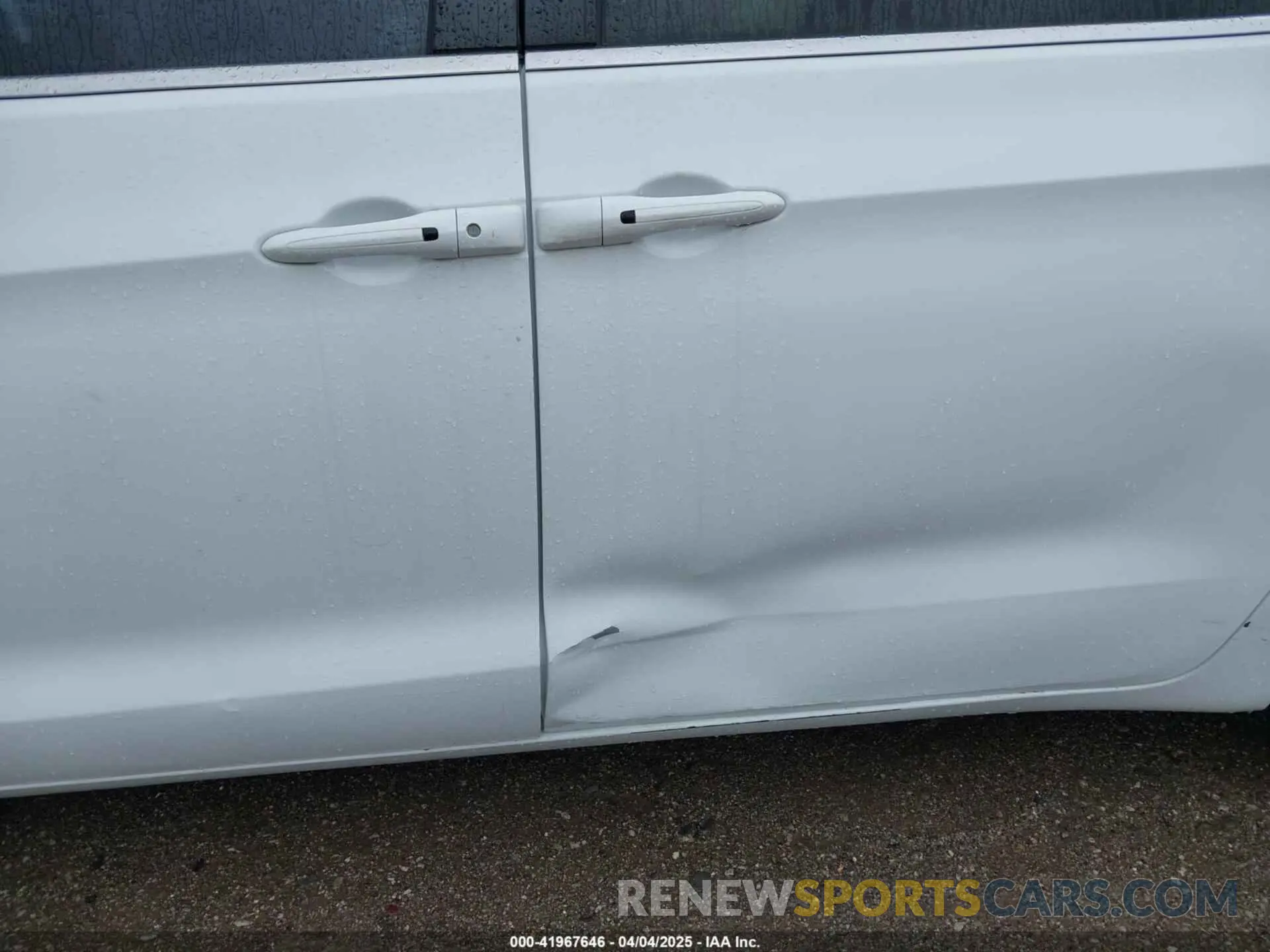 18 Фотография поврежденного автомобиля 2C4RC1DG1LR151578 CHRYSLER VOYAGER 2020