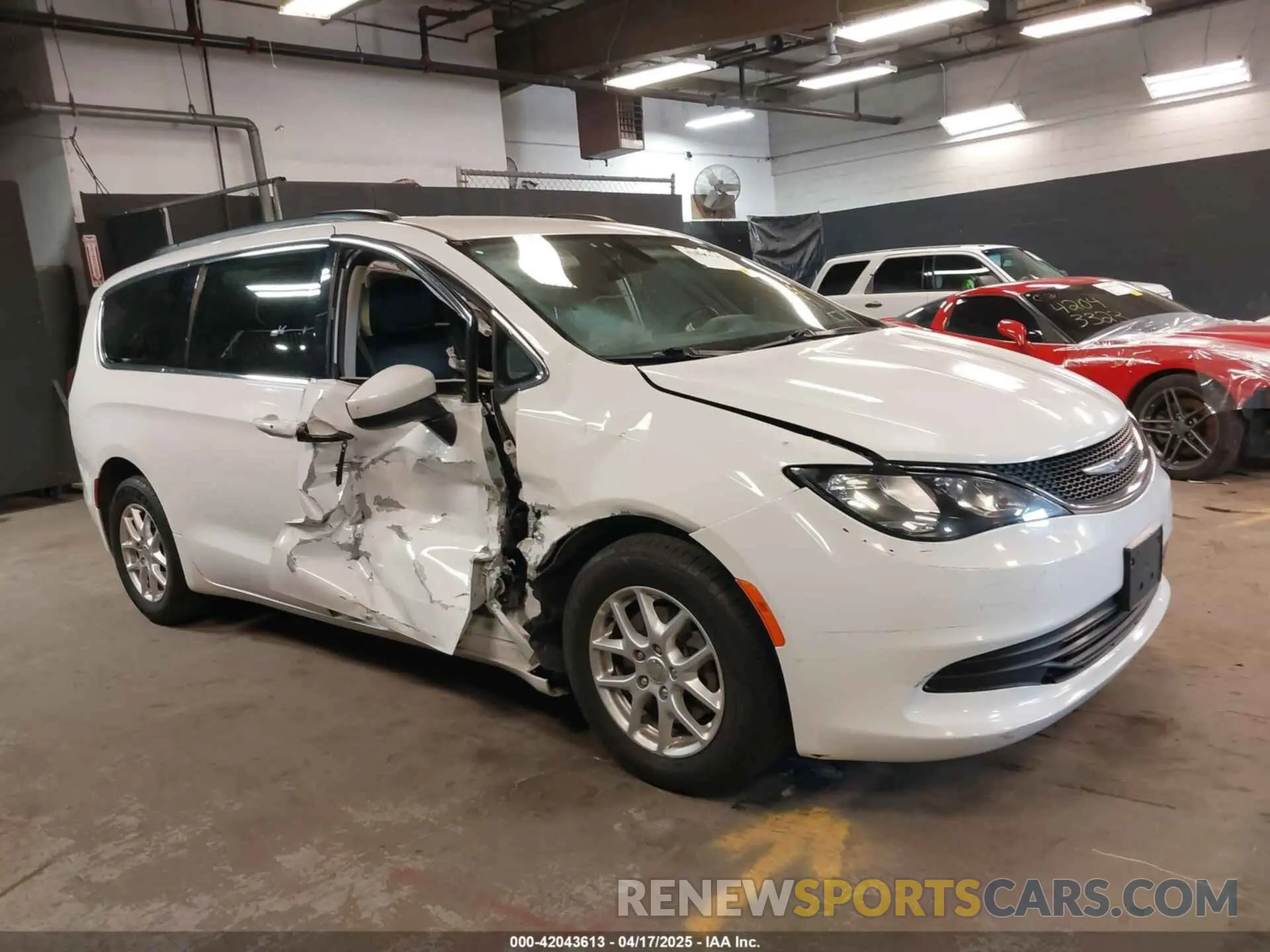 1 Photograph of a damaged car 2C4RC1DG1LR265029 CHRYSLER VOYAGER 2020