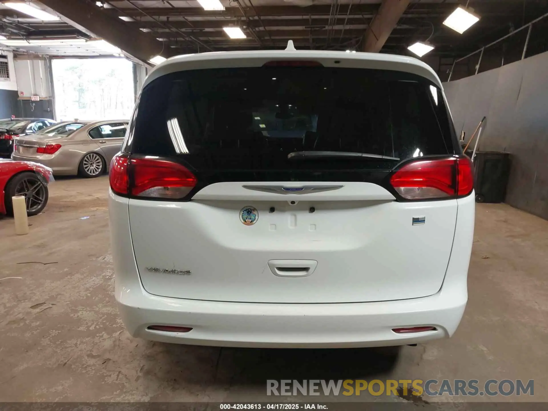 16 Photograph of a damaged car 2C4RC1DG1LR265029 CHRYSLER VOYAGER 2020