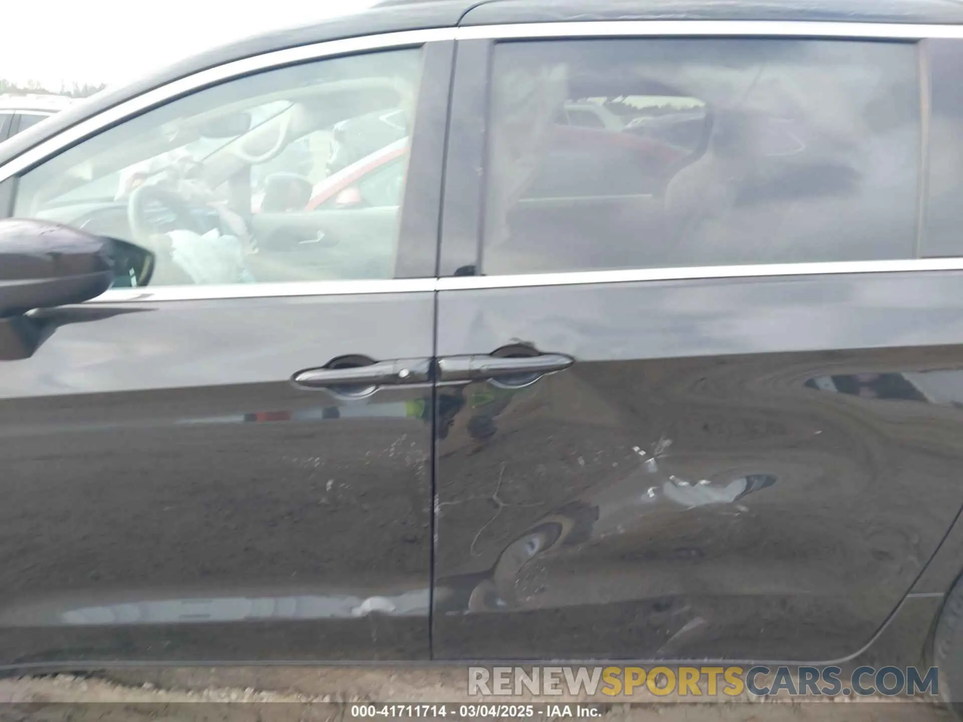14 Photograph of a damaged car 2C4RC1DG2LR262141 CHRYSLER VOYAGER 2020