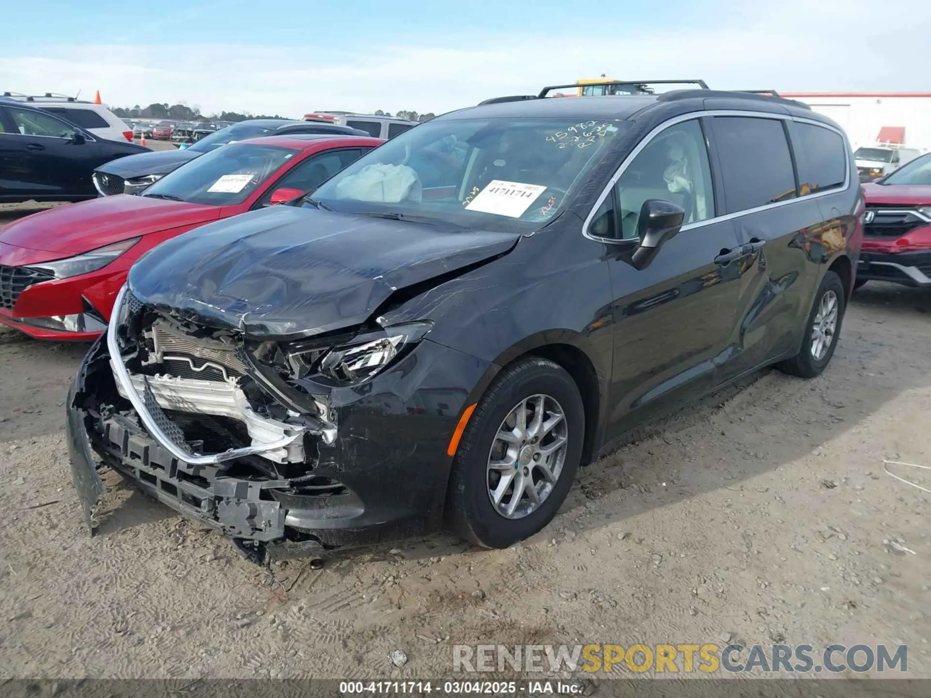 2 Photograph of a damaged car 2C4RC1DG2LR262141 CHRYSLER VOYAGER 2020