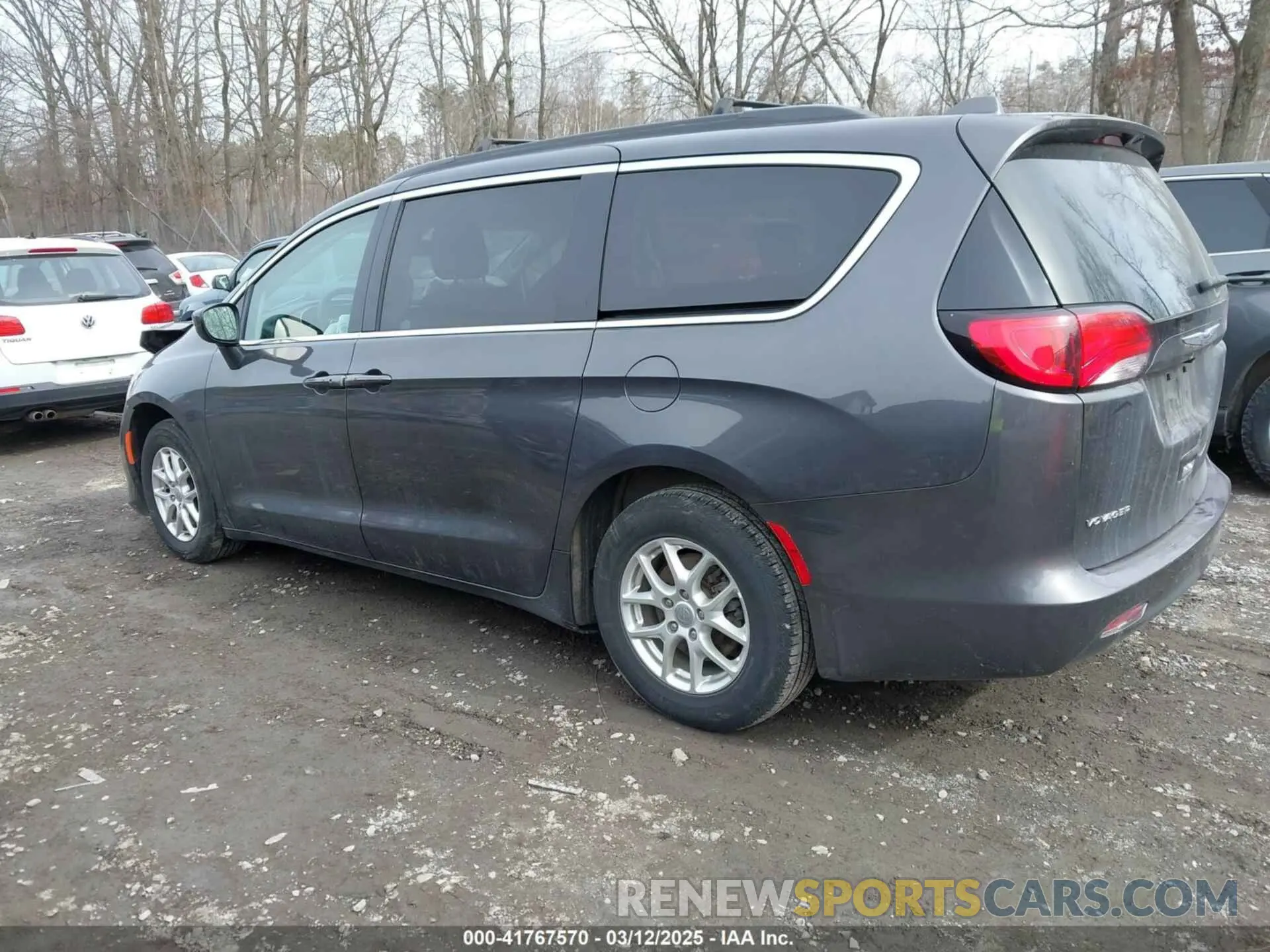 3 Фотография поврежденного автомобиля 2C4RC1DG2LR266058 CHRYSLER VOYAGER 2020