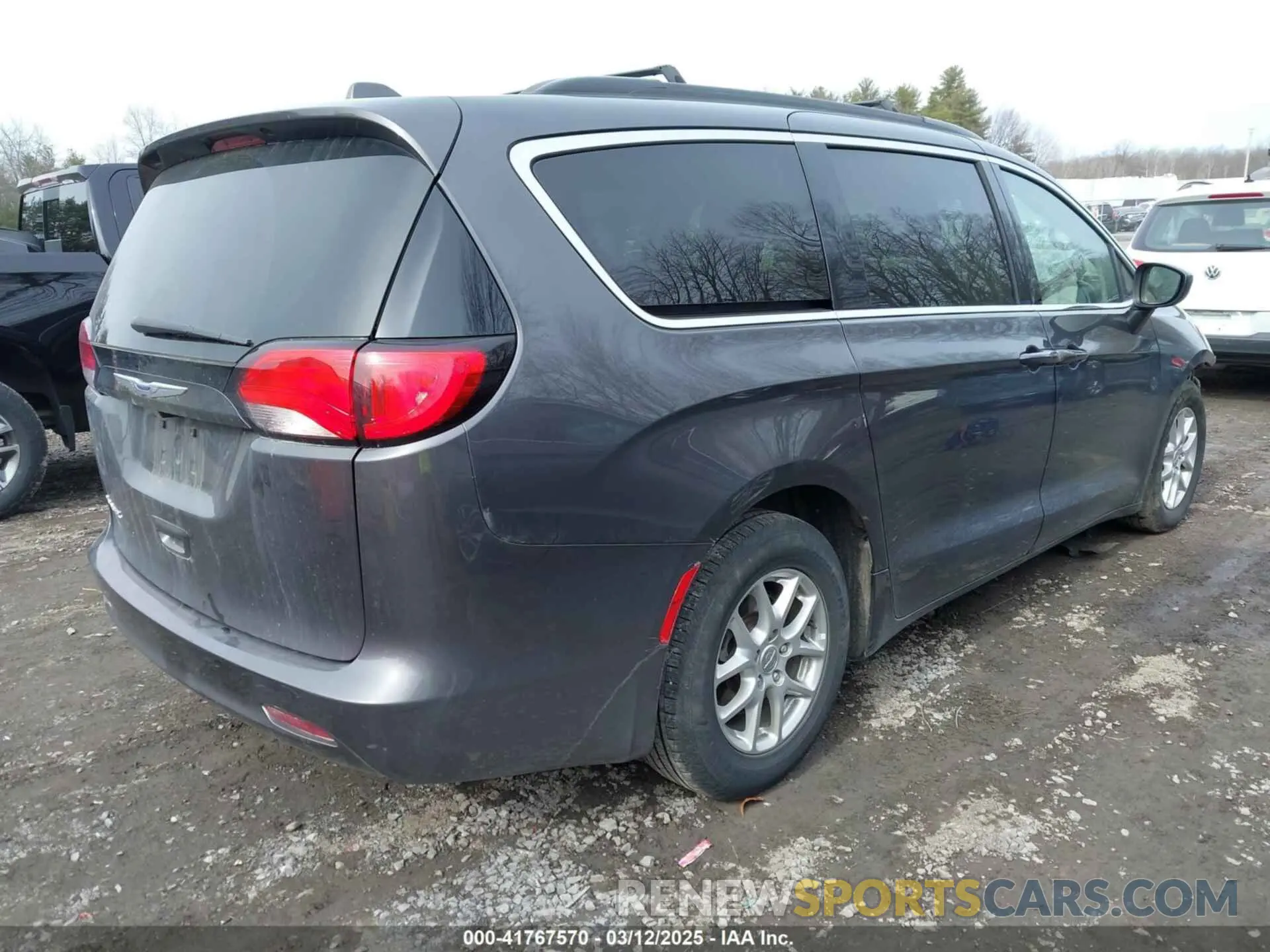 4 Фотография поврежденного автомобиля 2C4RC1DG2LR266058 CHRYSLER VOYAGER 2020