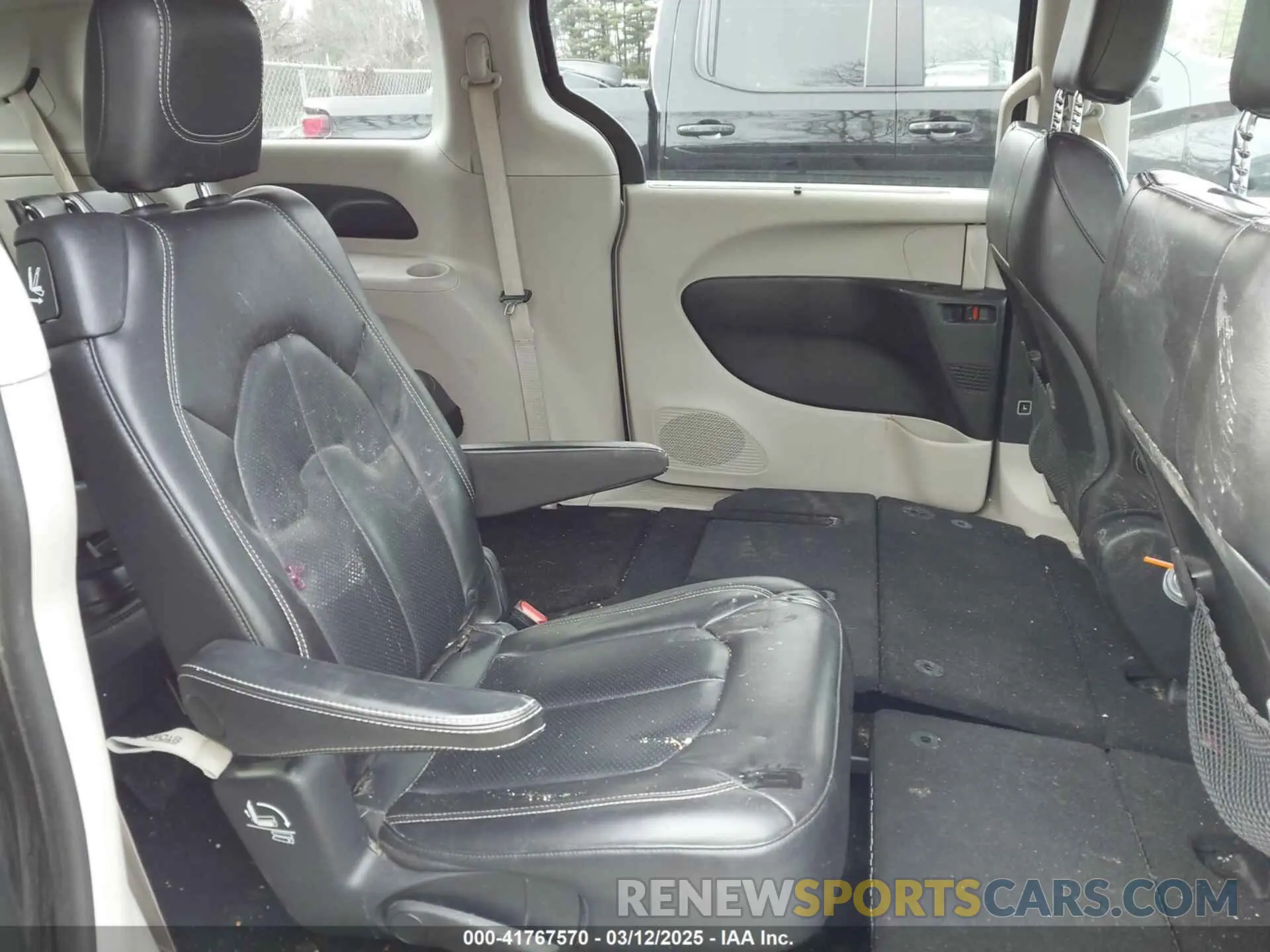 8 Фотография поврежденного автомобиля 2C4RC1DG2LR266058 CHRYSLER VOYAGER 2020