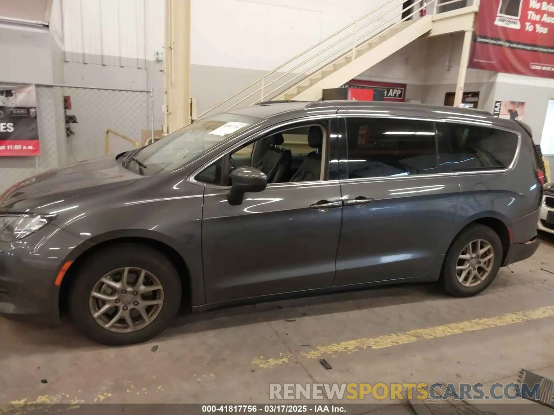 14 Фотография поврежденного автомобиля 2C4RC1DG3LR151663 CHRYSLER VOYAGER 2020