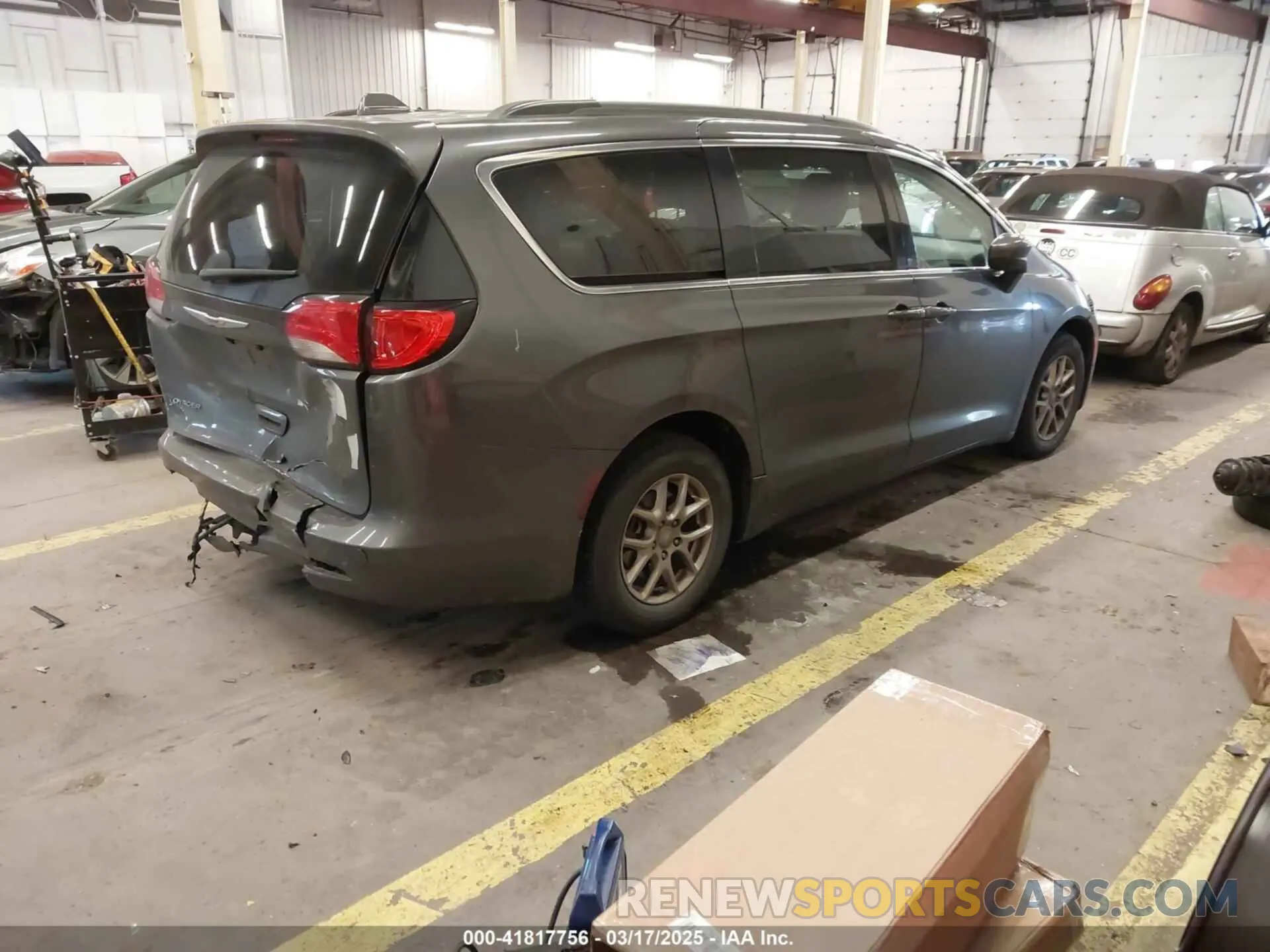 4 Фотография поврежденного автомобиля 2C4RC1DG3LR151663 CHRYSLER VOYAGER 2020
