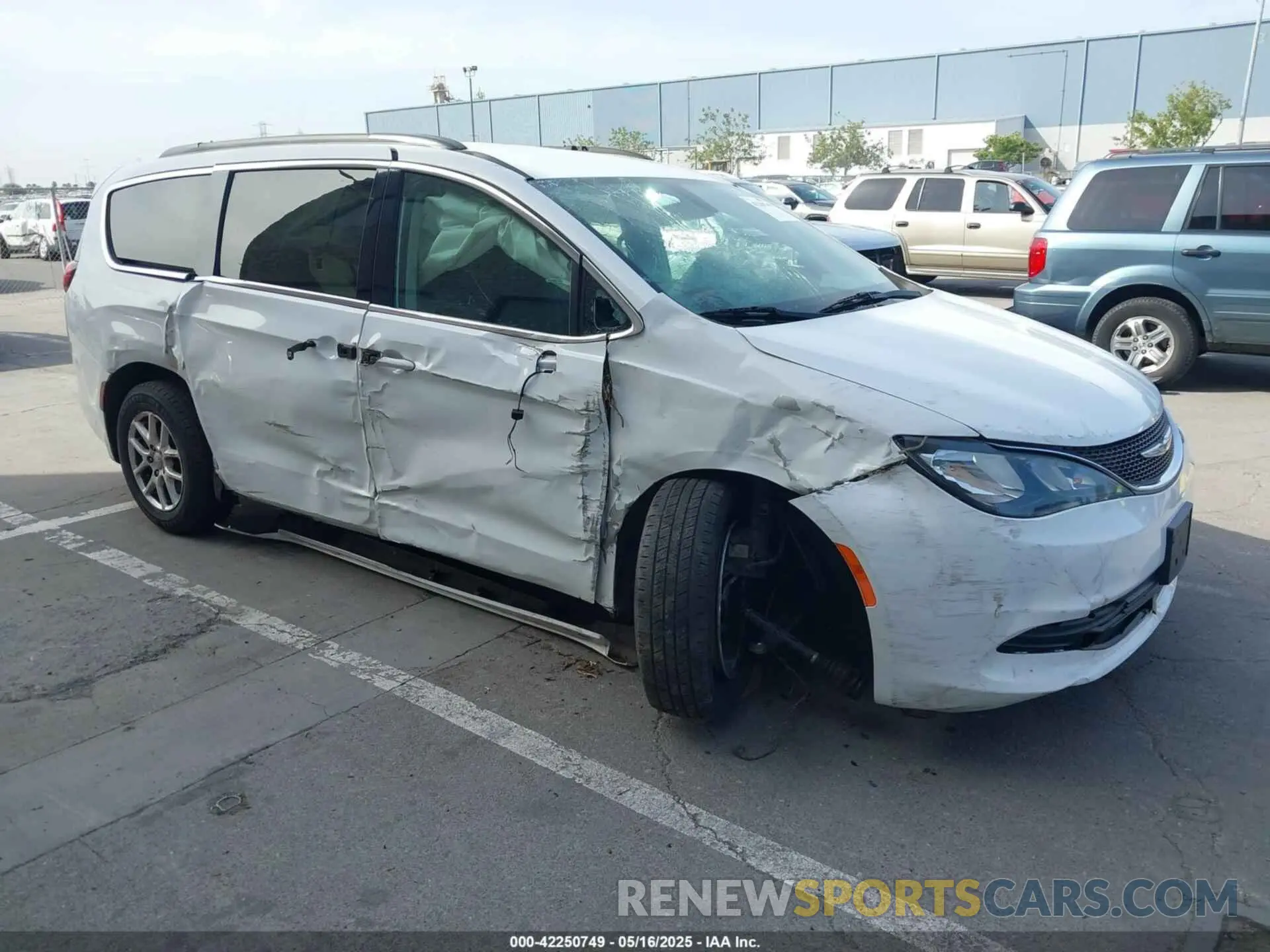 1 Photograph of a damaged car 2C4RC1DG4LR148576 CHRYSLER VOYAGER 2020