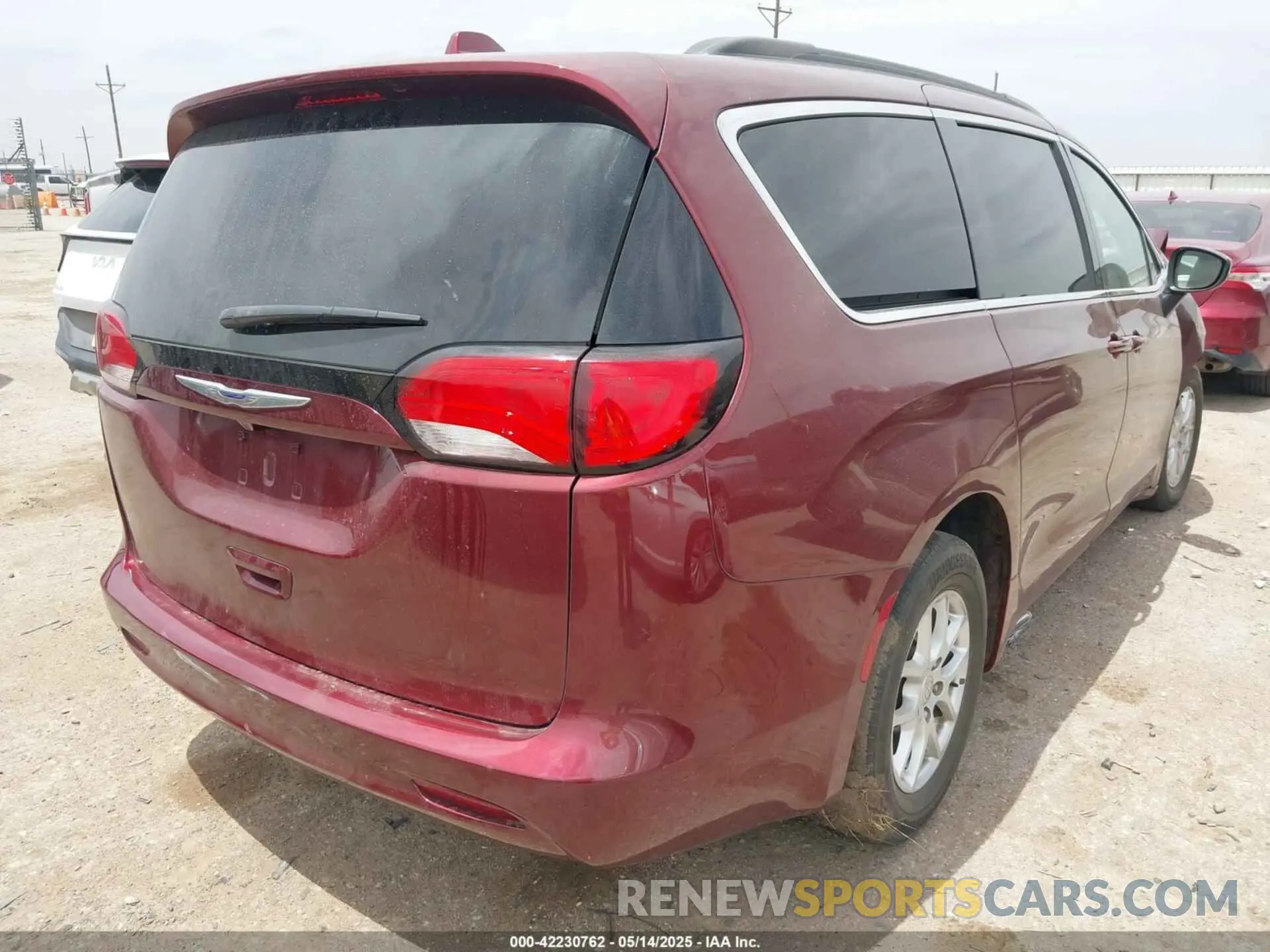 4 Фотография поврежденного автомобиля 2C4RC1DG4LR260889 CHRYSLER VOYAGER 2020