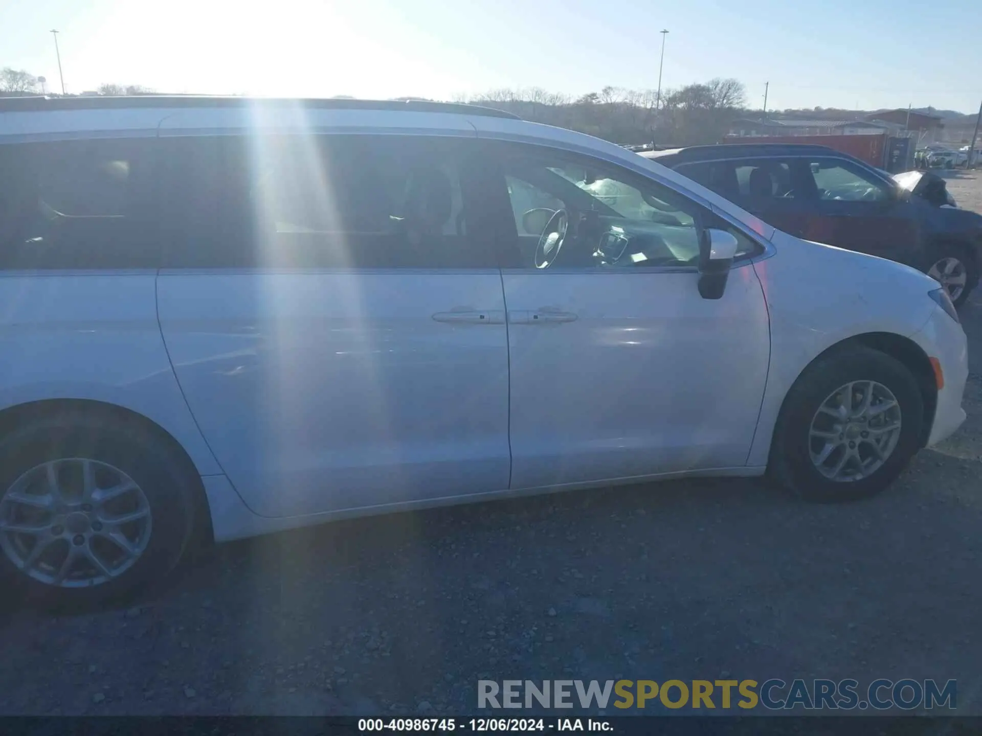 13 Фотография поврежденного автомобиля 2C4RC1DG4LR262433 CHRYSLER VOYAGER 2020