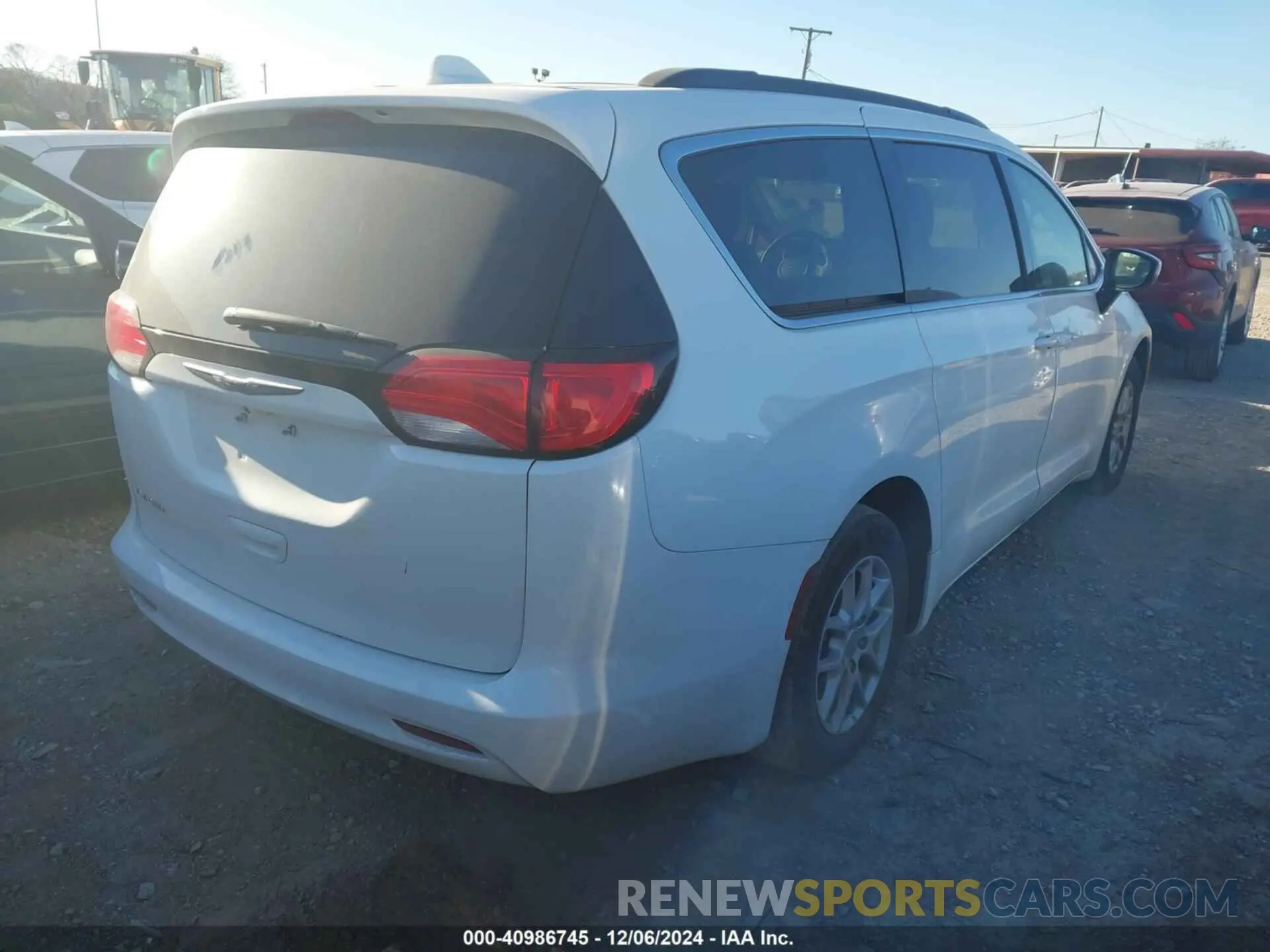 4 Фотография поврежденного автомобиля 2C4RC1DG4LR262433 CHRYSLER VOYAGER 2020