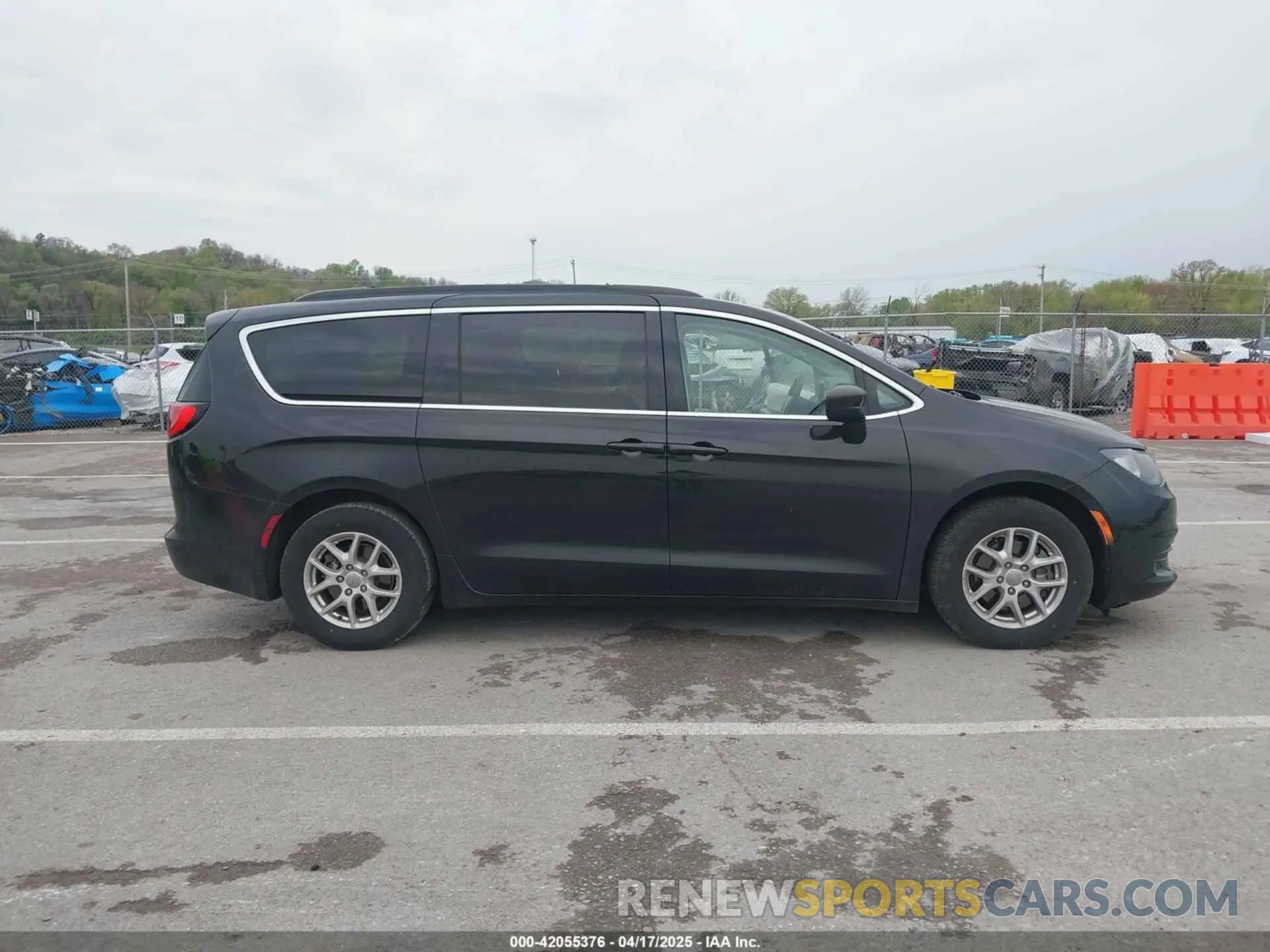 13 Фотография поврежденного автомобиля 2C4RC1DG5LR164284 CHRYSLER VOYAGER 2020