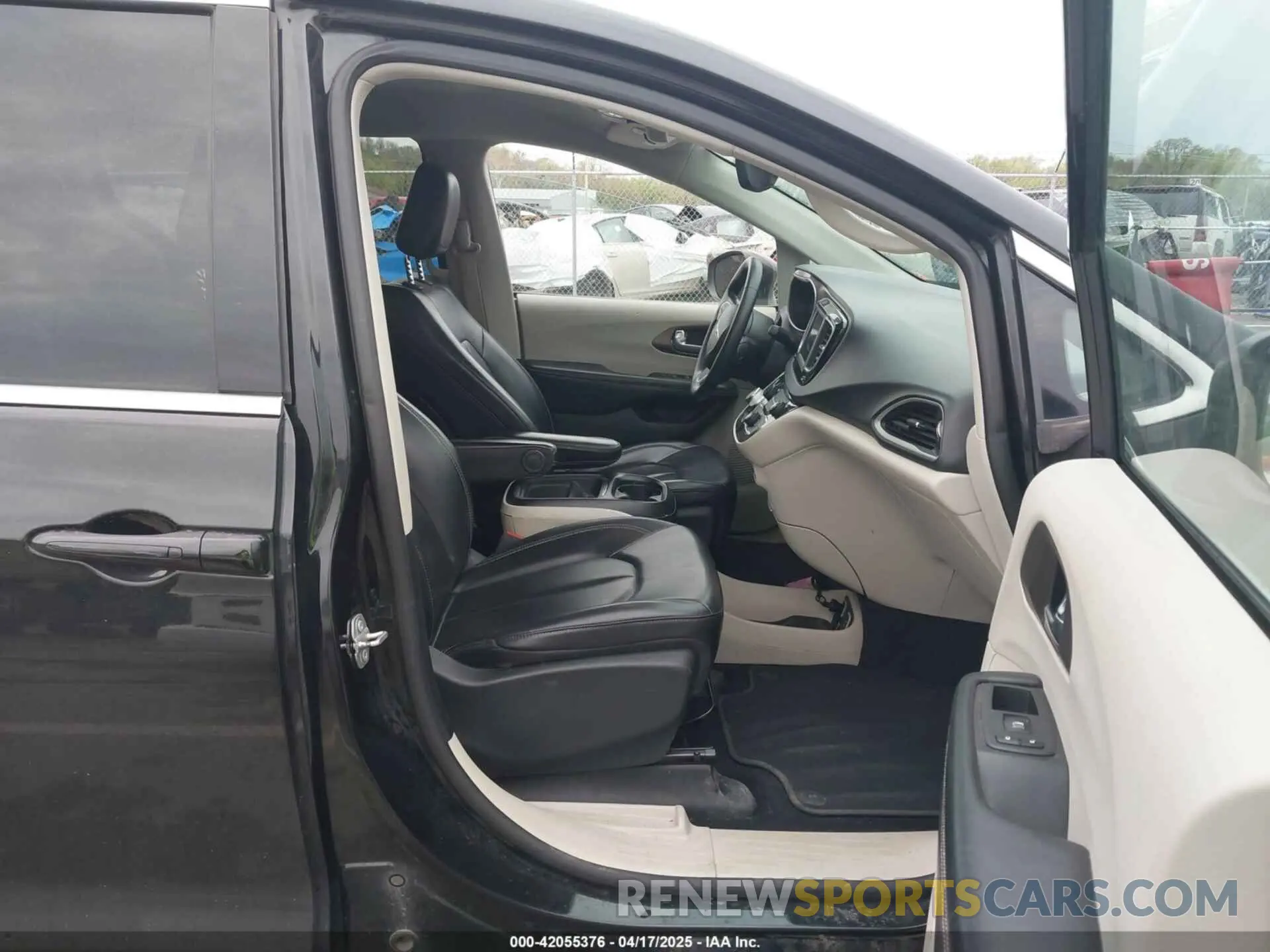 5 Фотография поврежденного автомобиля 2C4RC1DG5LR164284 CHRYSLER VOYAGER 2020