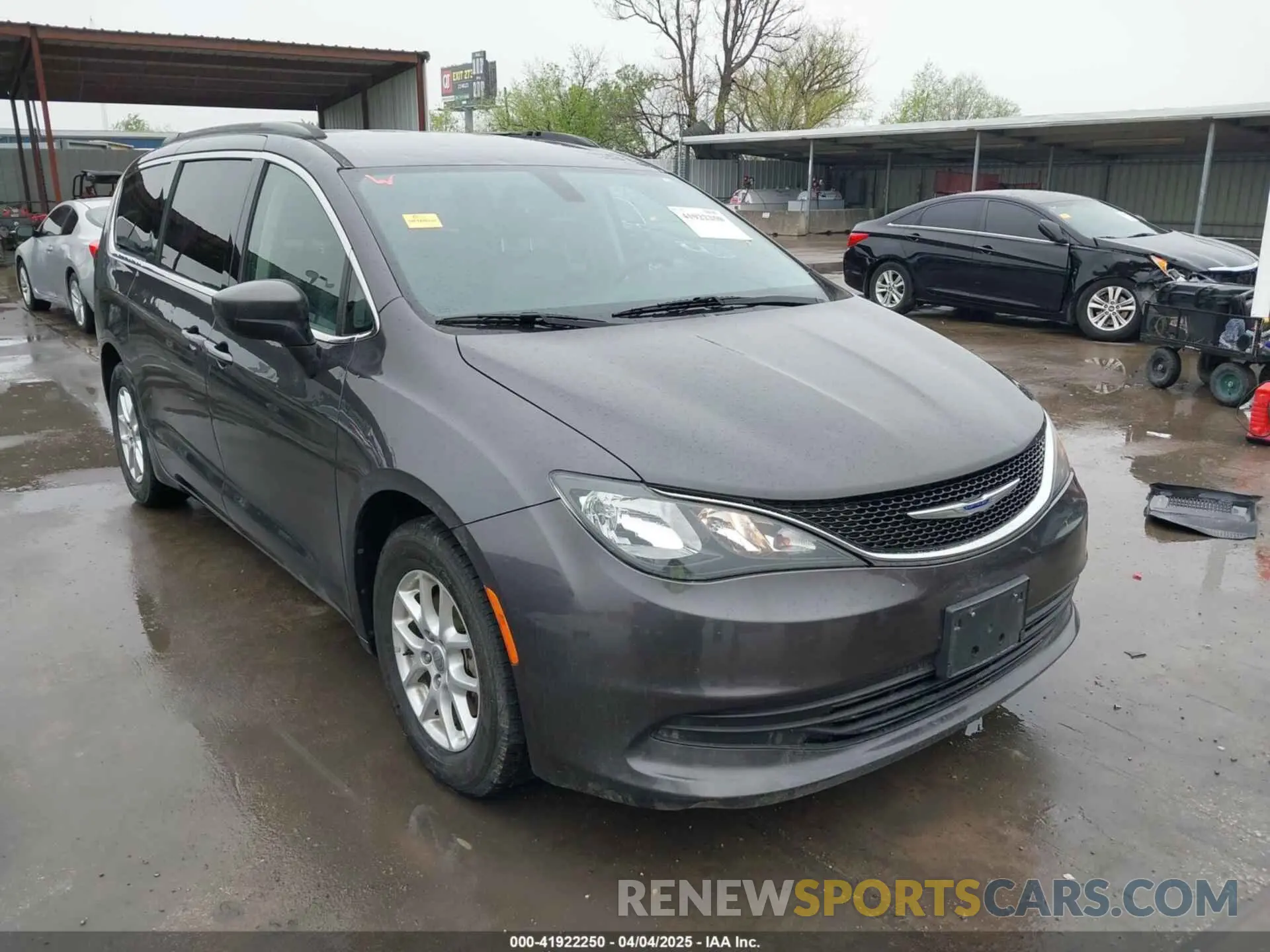 1 Photograph of a damaged car 2C4RC1DG6LR164553 CHRYSLER VOYAGER 2020