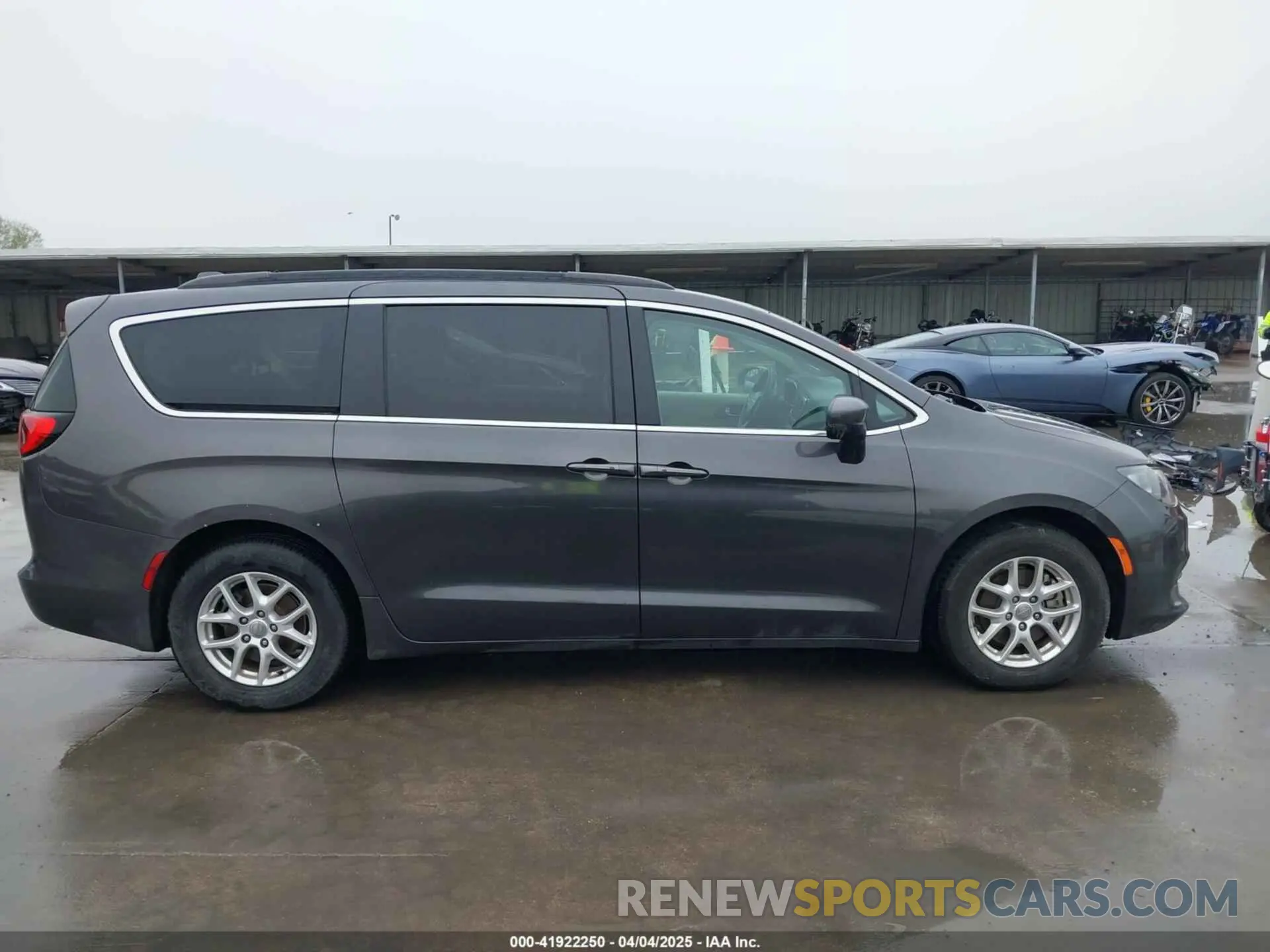 13 Photograph of a damaged car 2C4RC1DG6LR164553 CHRYSLER VOYAGER 2020