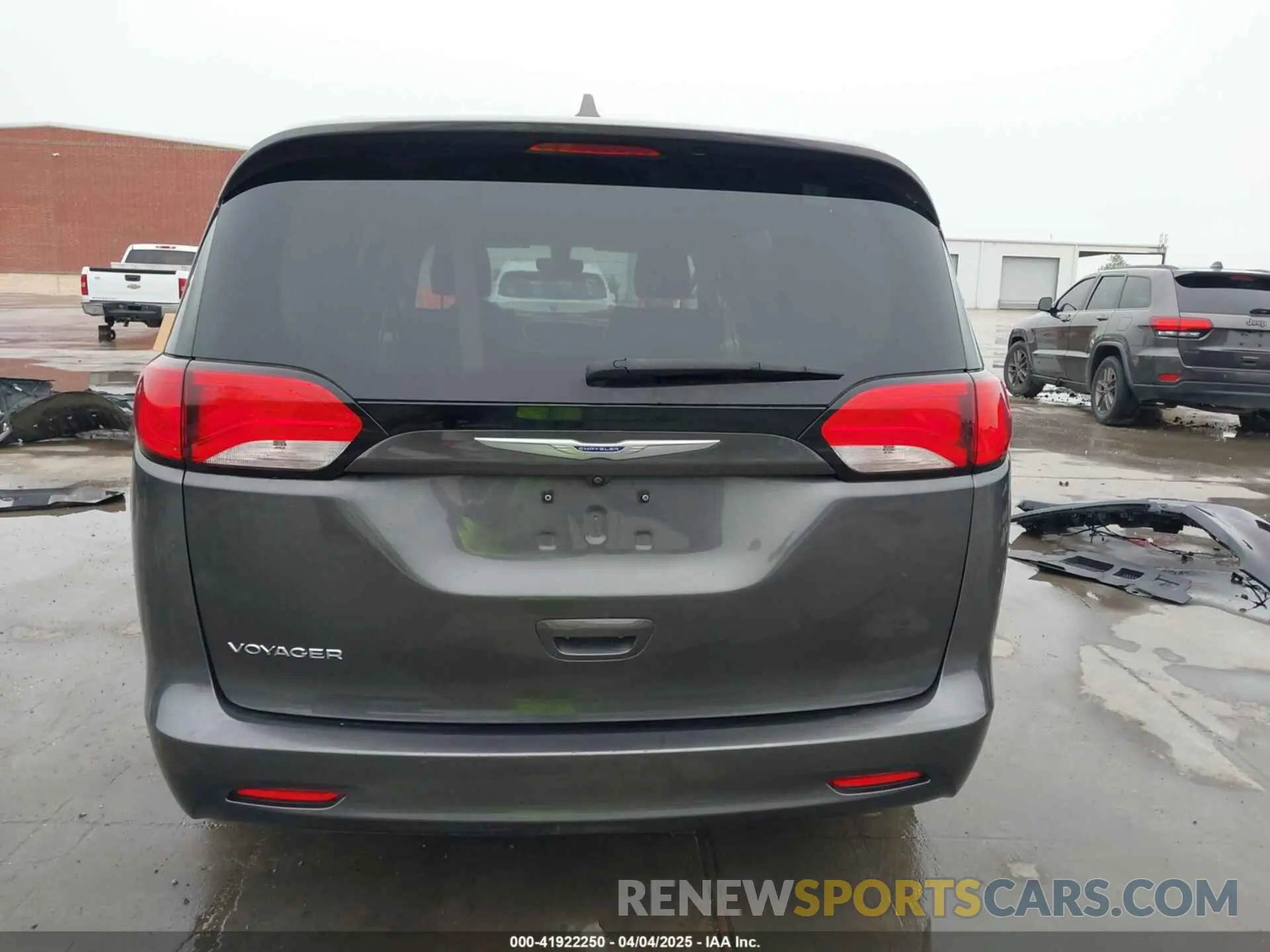 16 Photograph of a damaged car 2C4RC1DG6LR164553 CHRYSLER VOYAGER 2020