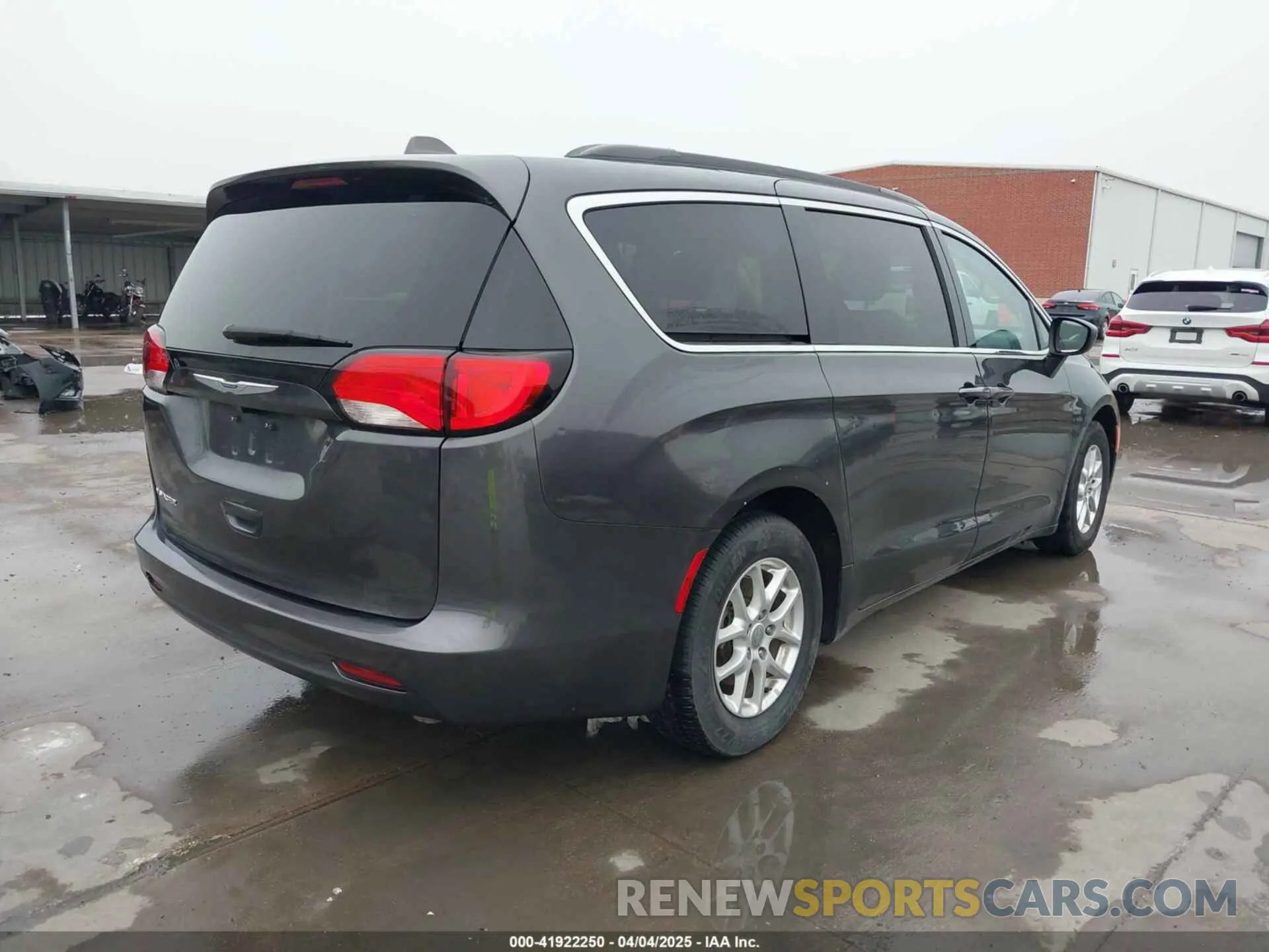 4 Photograph of a damaged car 2C4RC1DG6LR164553 CHRYSLER VOYAGER 2020