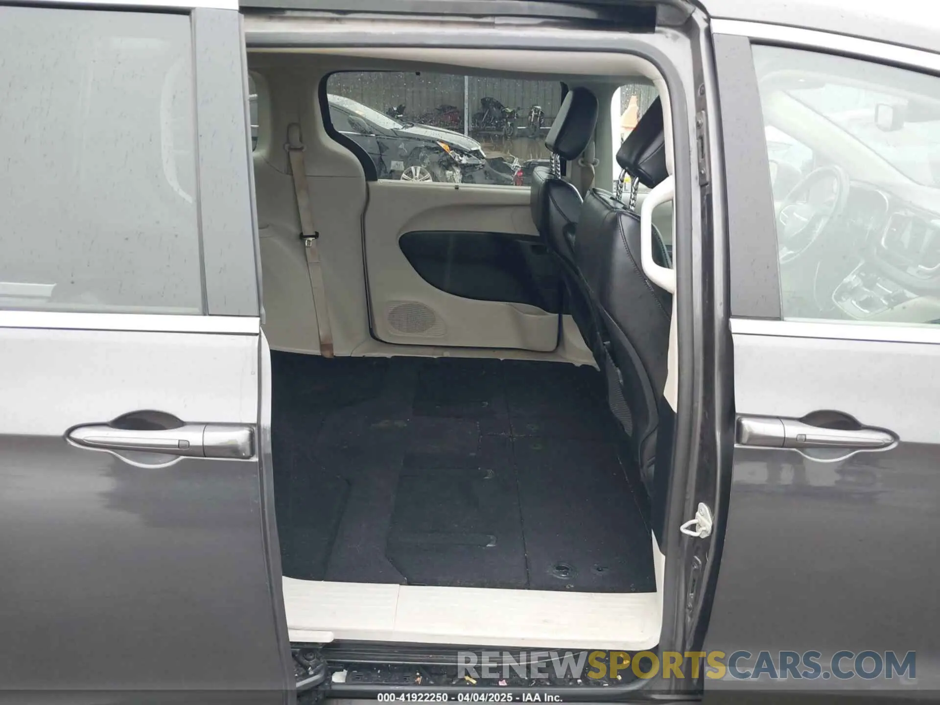 8 Photograph of a damaged car 2C4RC1DG6LR164553 CHRYSLER VOYAGER 2020
