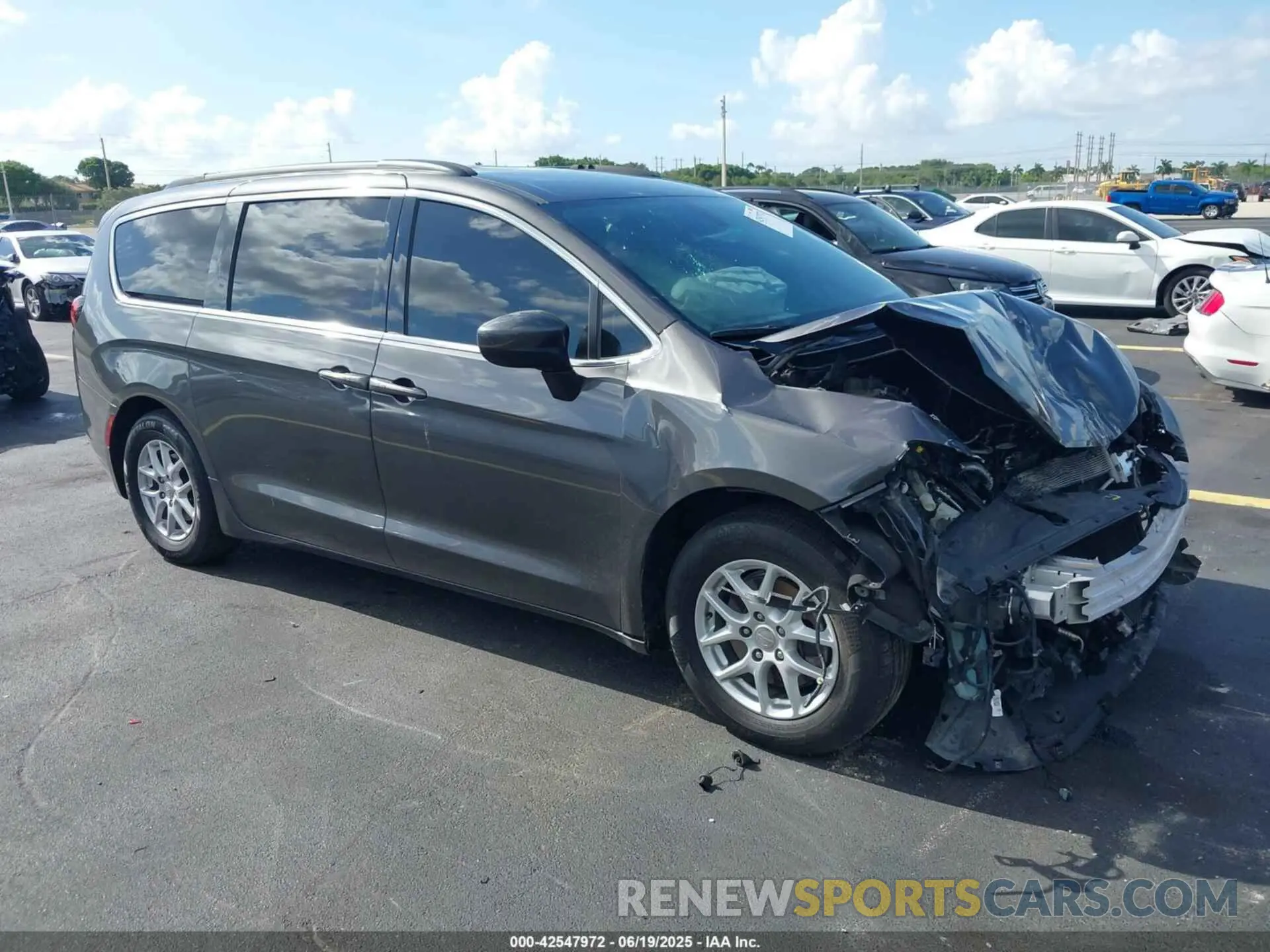 1 Photograph of a damaged car 2C4RC1DG6LR195933 CHRYSLER VOYAGER 2020