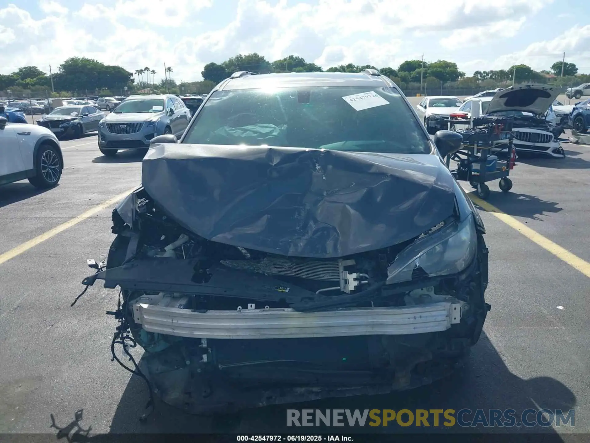 13 Photograph of a damaged car 2C4RC1DG6LR195933 CHRYSLER VOYAGER 2020