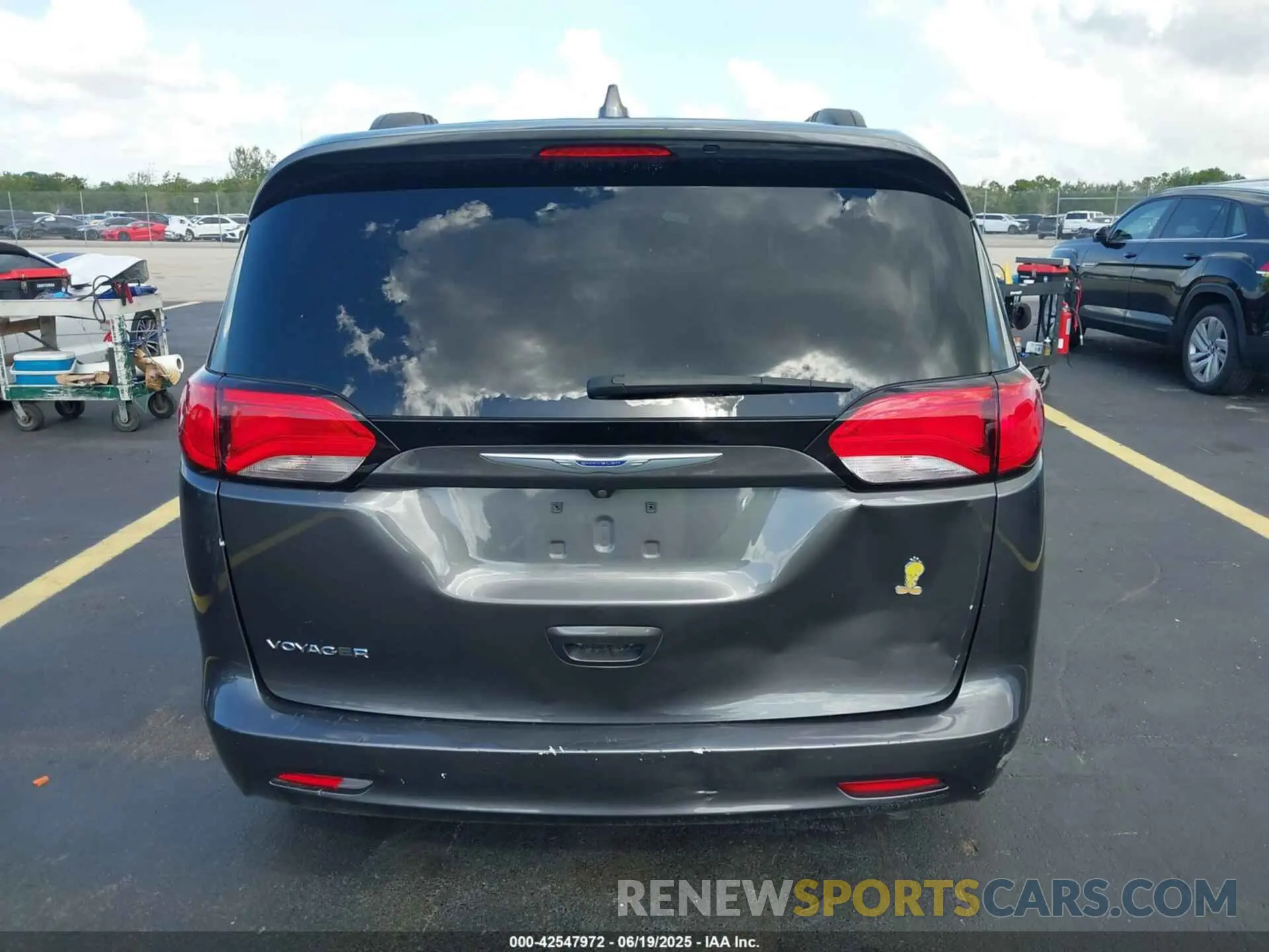 17 Photograph of a damaged car 2C4RC1DG6LR195933 CHRYSLER VOYAGER 2020