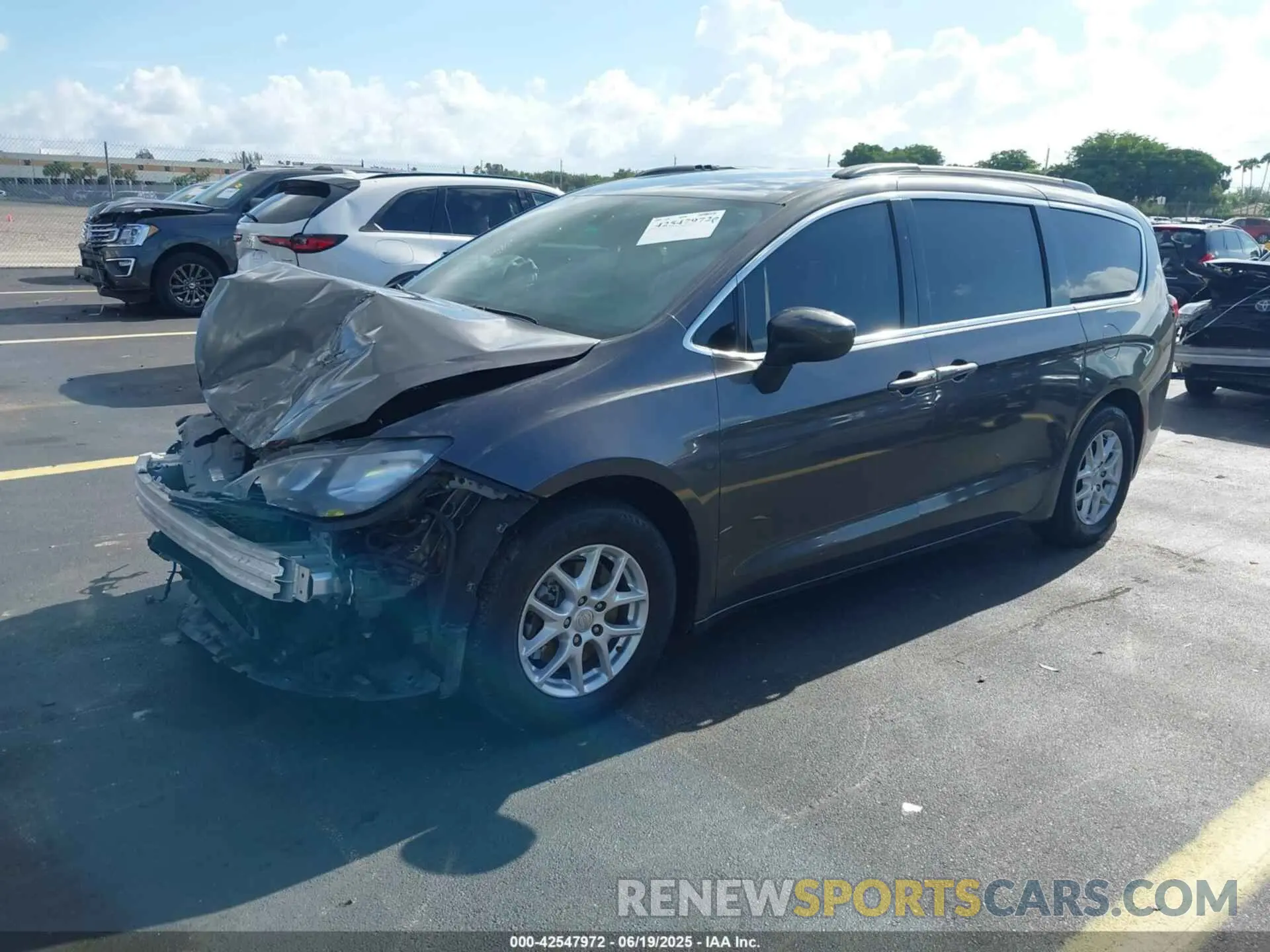 2 Photograph of a damaged car 2C4RC1DG6LR195933 CHRYSLER VOYAGER 2020