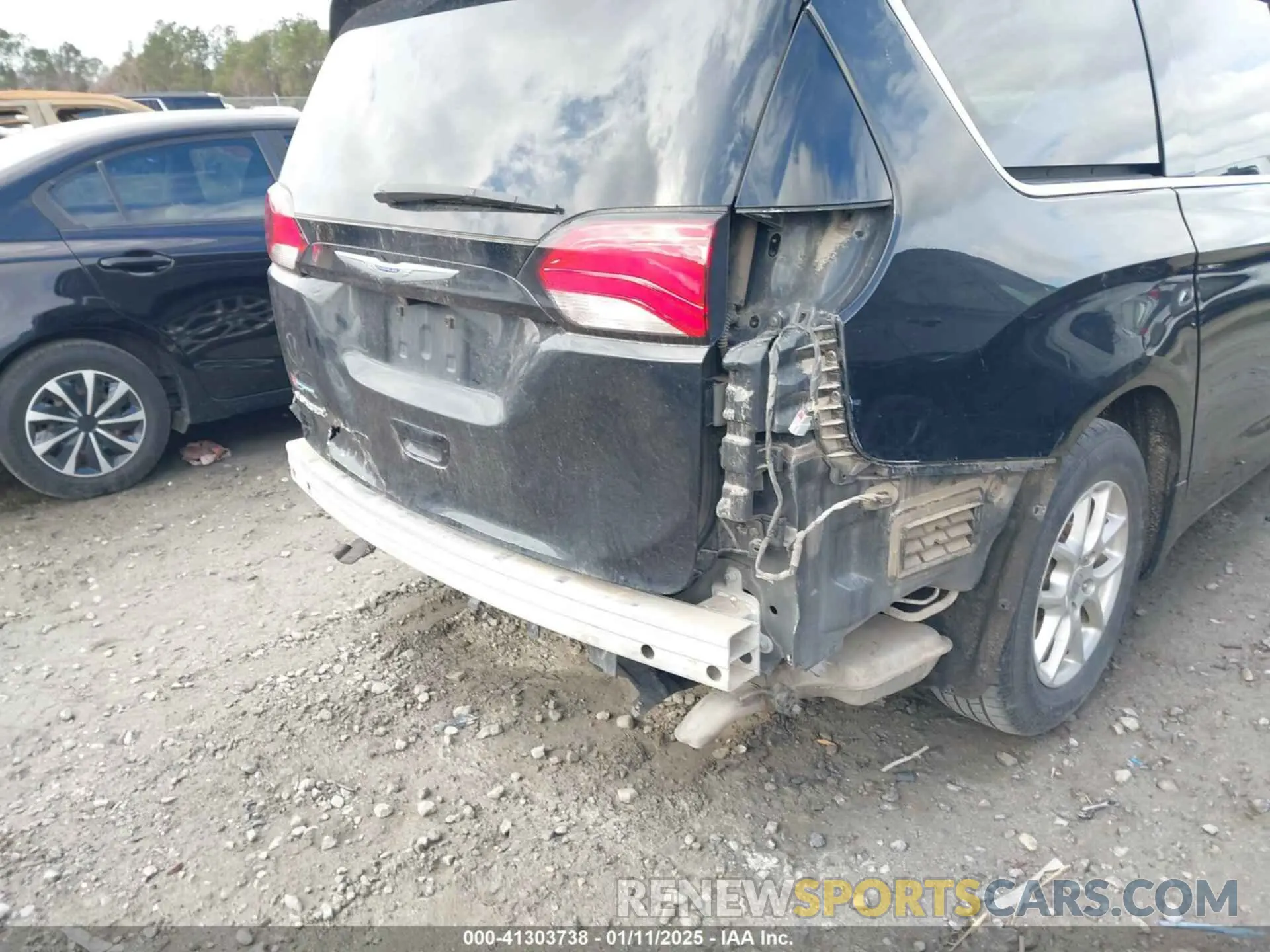 18 Фотография поврежденного автомобиля 2C4RC1DG7LR176839 CHRYSLER VOYAGER 2020