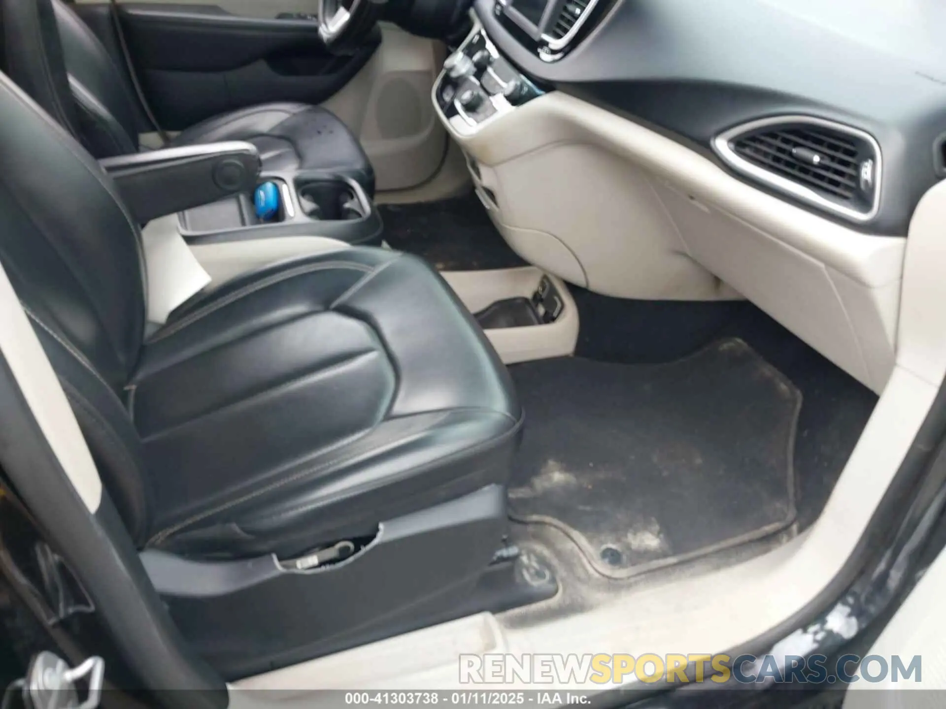 5 Фотография поврежденного автомобиля 2C4RC1DG7LR176839 CHRYSLER VOYAGER 2020