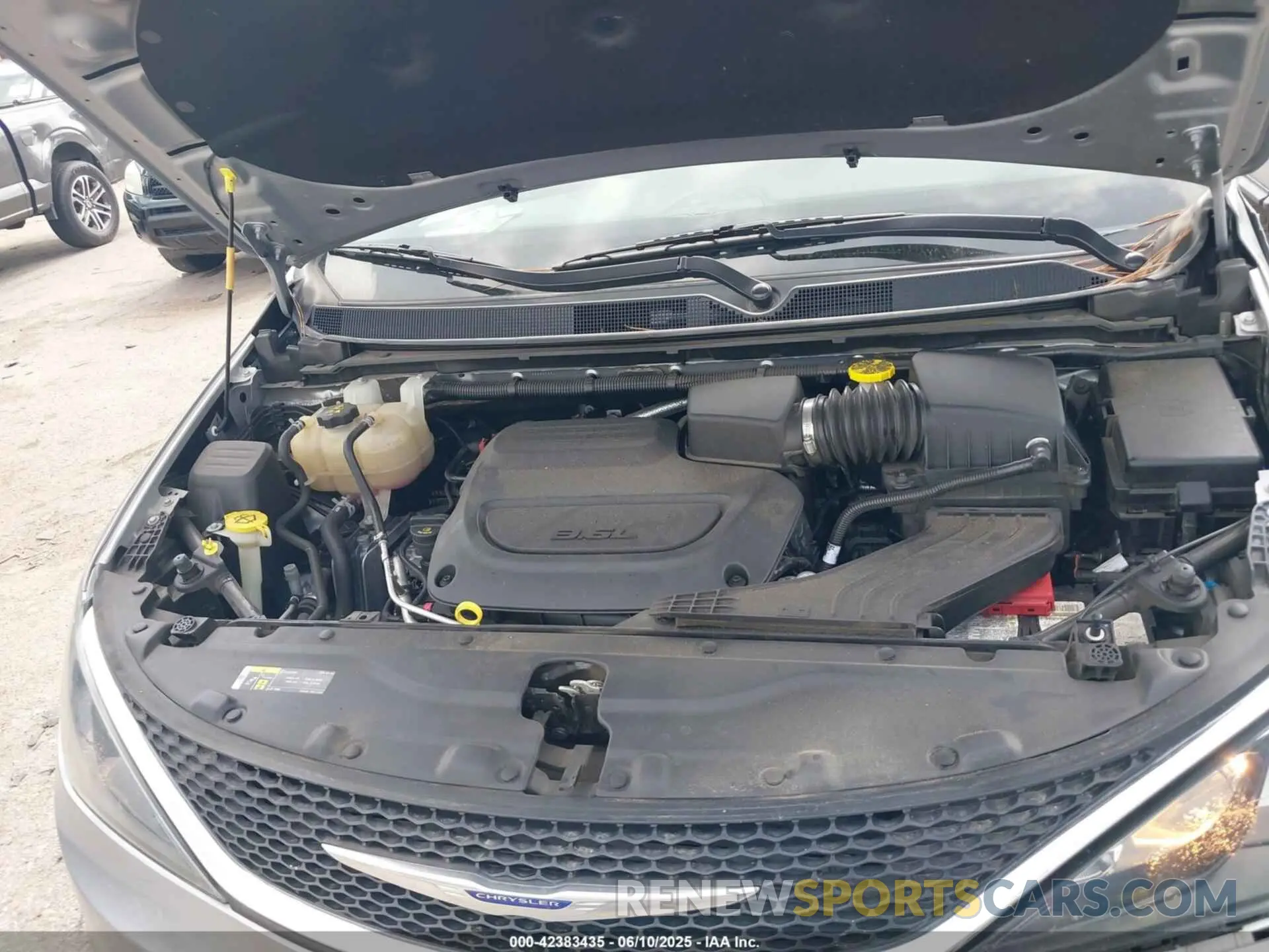 10 Фотография поврежденного автомобиля 2C4RC1DG7LR261048 CHRYSLER VOYAGER 2020