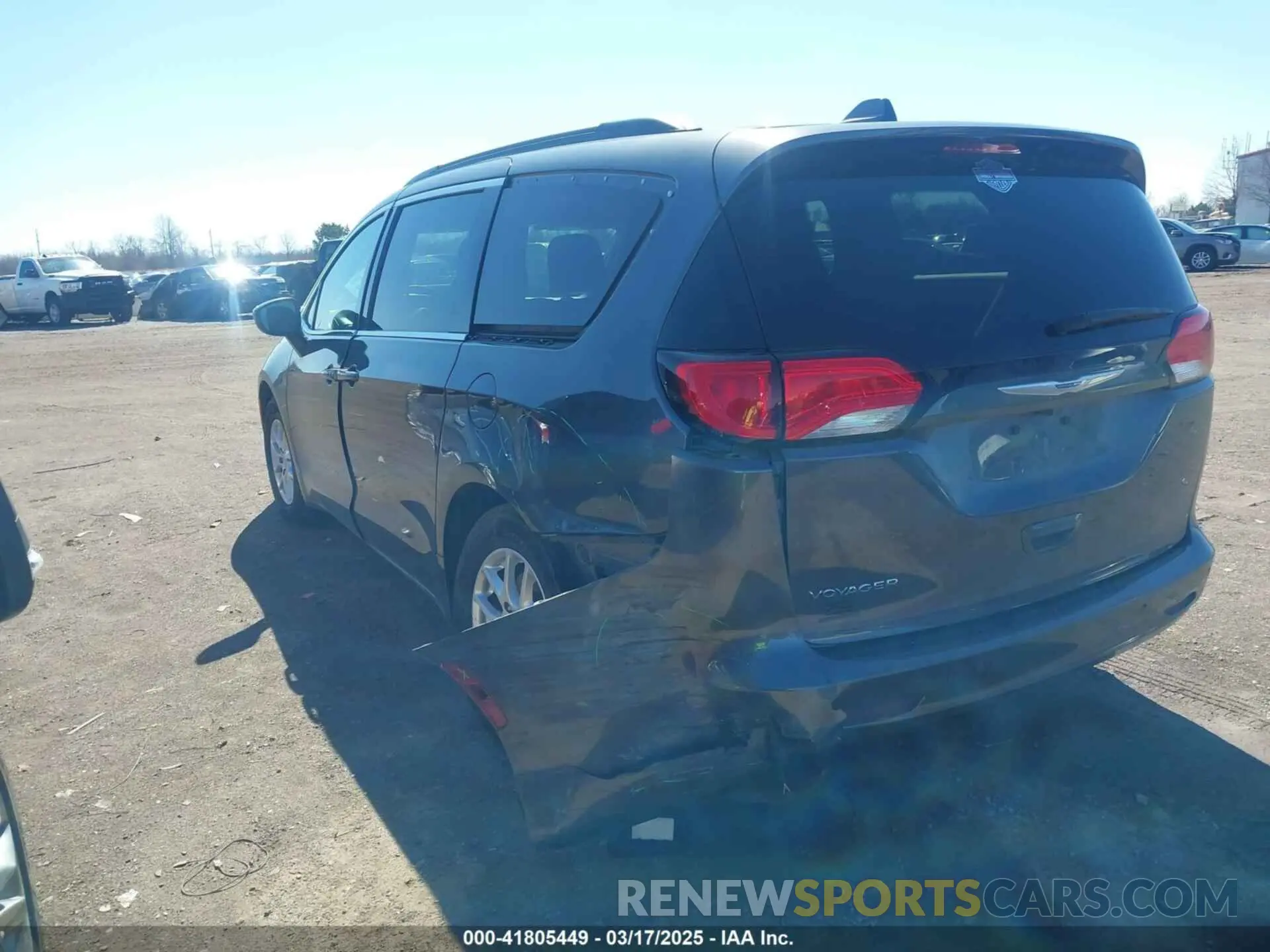 3 Фотография поврежденного автомобиля 2C4RC1DG9LR181752 CHRYSLER VOYAGER 2020