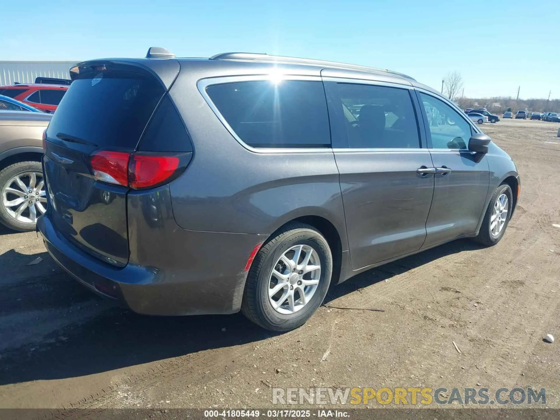 4 Фотография поврежденного автомобиля 2C4RC1DG9LR181752 CHRYSLER VOYAGER 2020