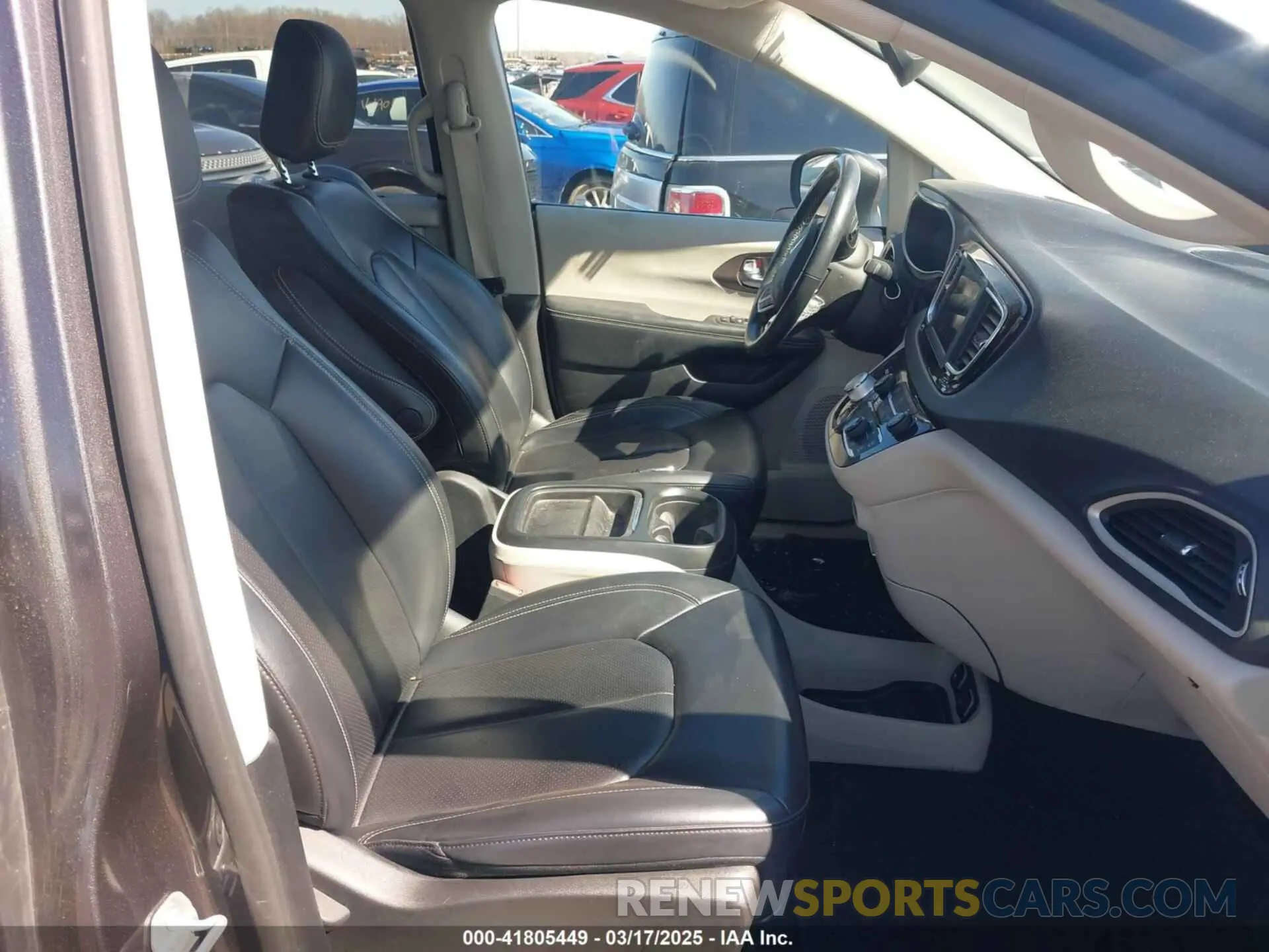 5 Фотография поврежденного автомобиля 2C4RC1DG9LR181752 CHRYSLER VOYAGER 2020