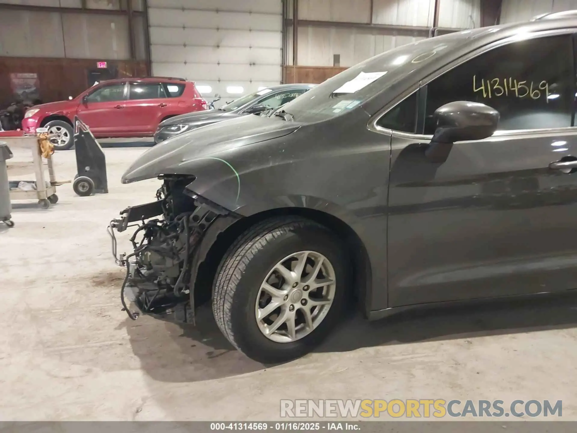 19 Photograph of a damaged car 2C4RC1DG9LR264713 CHRYSLER VOYAGER 2020