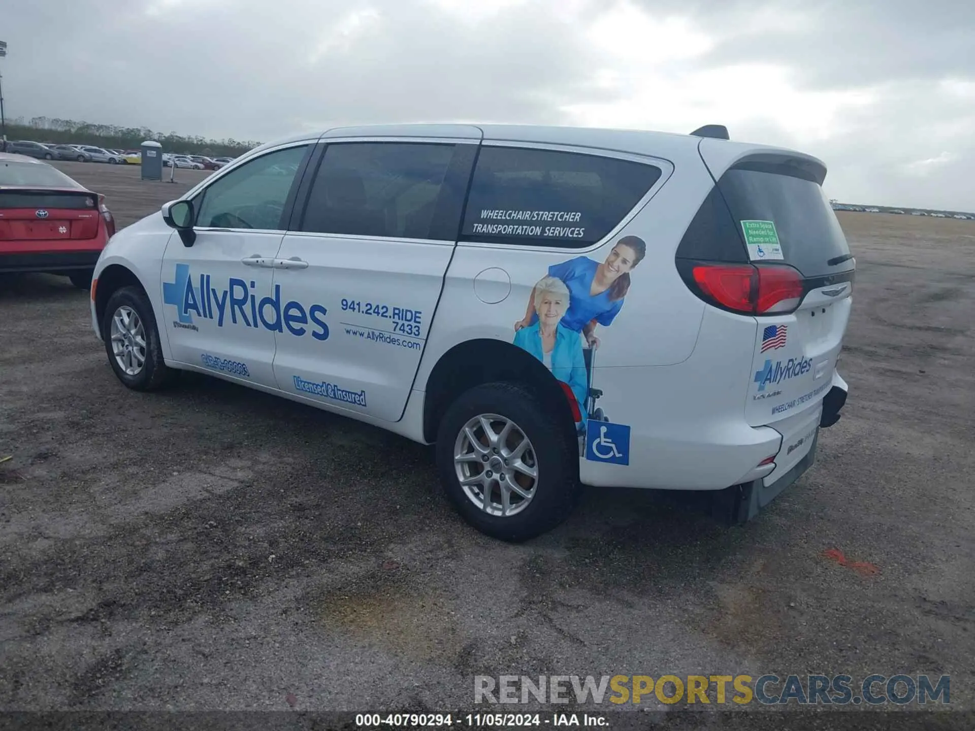 3 Photograph of a damaged car 2C4RC1CG1MR605203 CHRYSLER VOYAGER 2021