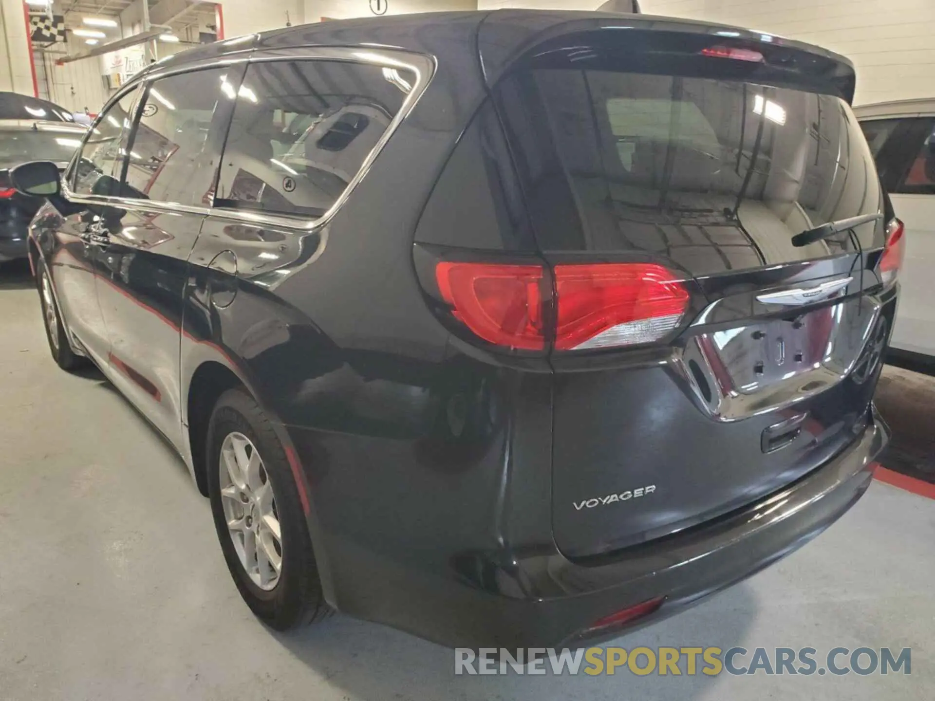 17 Фотография поврежденного автомобиля 2C4RC1CG3MR577548 CHRYSLER VOYAGER 2021