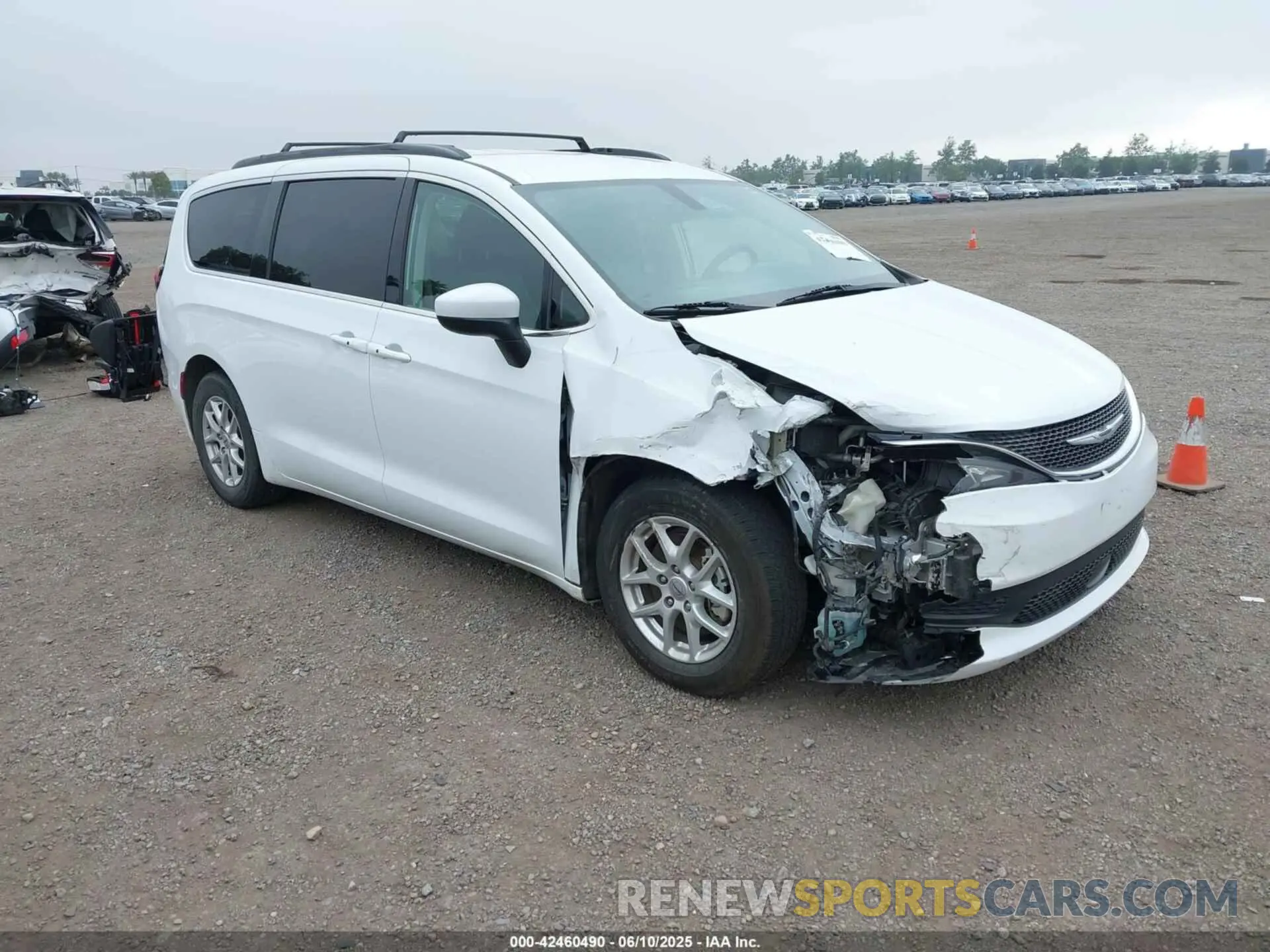 1 Photograph of a damaged car 2C4RC1DG2MR528307 CHRYSLER VOYAGER 2021