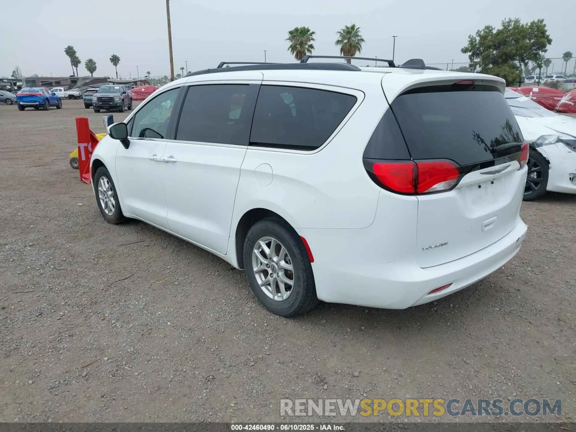 3 Photograph of a damaged car 2C4RC1DG2MR528307 CHRYSLER VOYAGER 2021