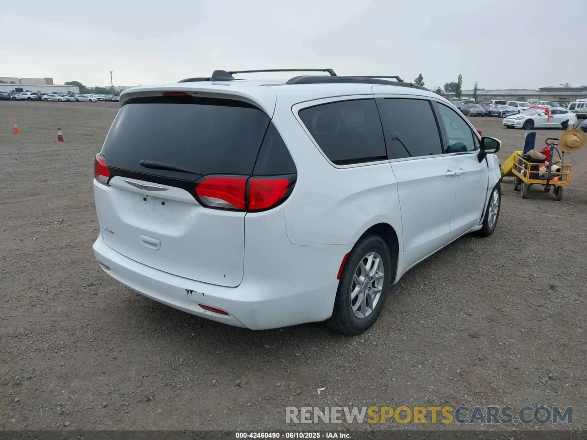 4 Photograph of a damaged car 2C4RC1DG2MR528307 CHRYSLER VOYAGER 2021