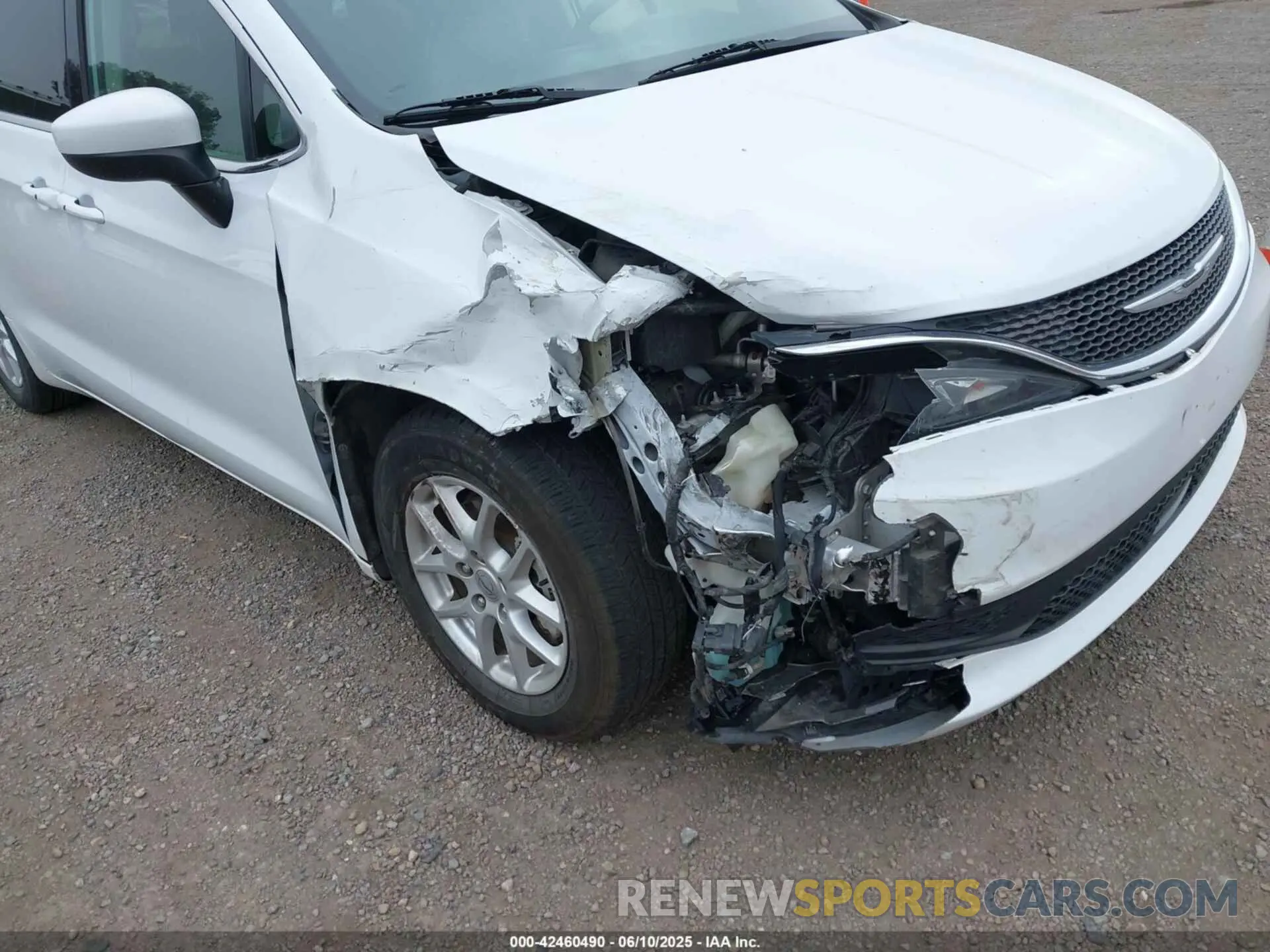 6 Photograph of a damaged car 2C4RC1DG2MR528307 CHRYSLER VOYAGER 2021