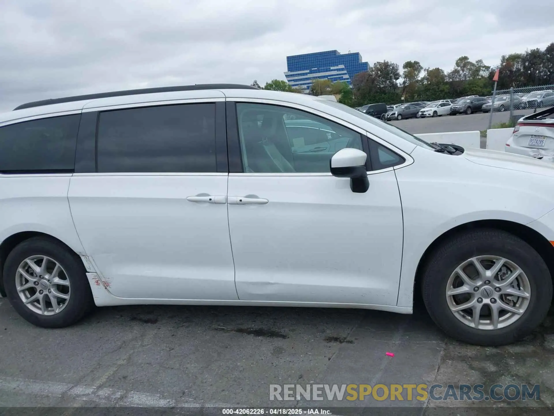 13 Фотография поврежденного автомобиля 2C4RC1DG2MR570735 CHRYSLER VOYAGER 2021