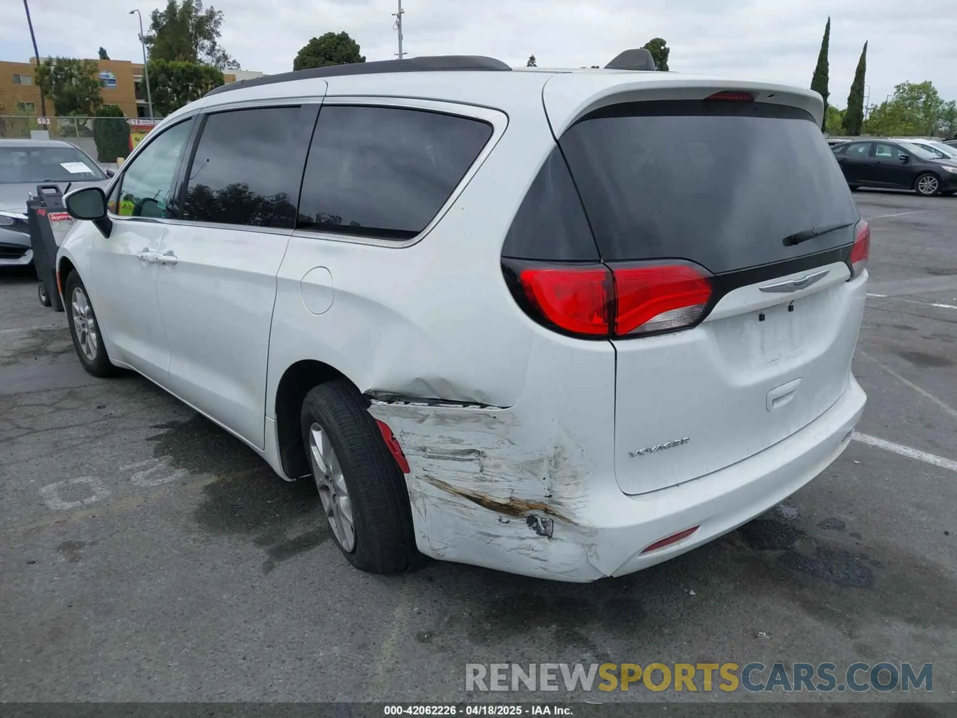 3 Фотография поврежденного автомобиля 2C4RC1DG2MR570735 CHRYSLER VOYAGER 2021