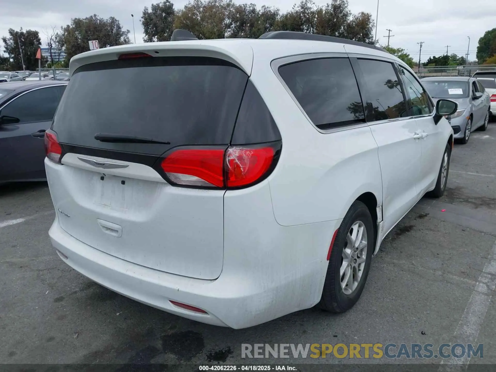 4 Фотография поврежденного автомобиля 2C4RC1DG2MR570735 CHRYSLER VOYAGER 2021