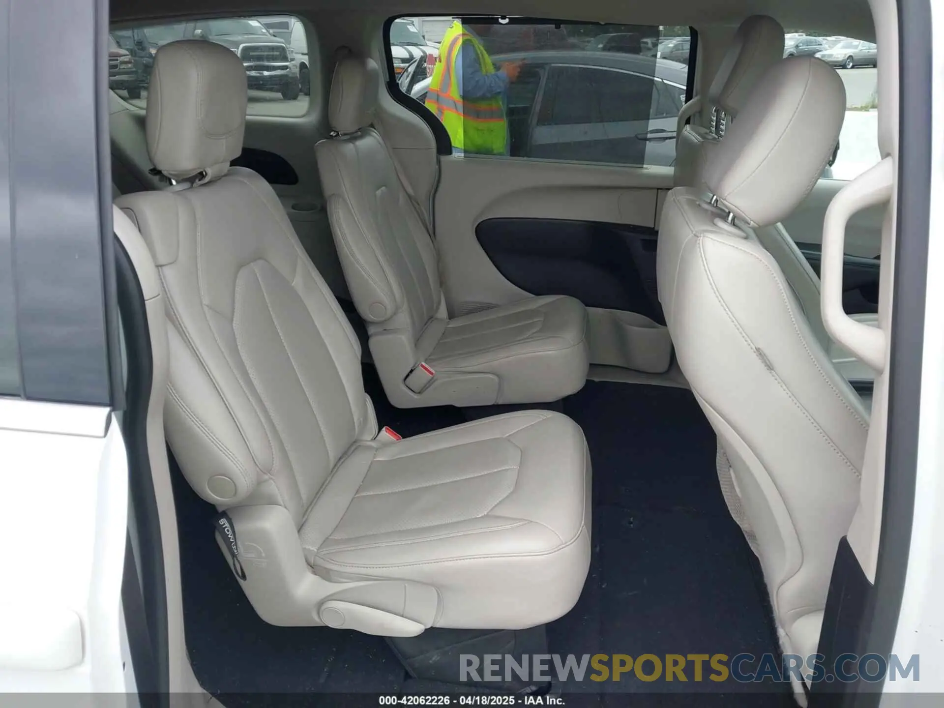 8 Фотография поврежденного автомобиля 2C4RC1DG2MR570735 CHRYSLER VOYAGER 2021