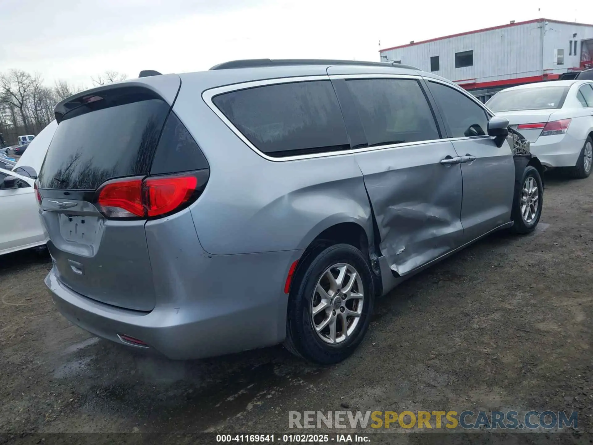 4 Photograph of a damaged car 2C4RC1DG4MR543617 CHRYSLER VOYAGER 2021