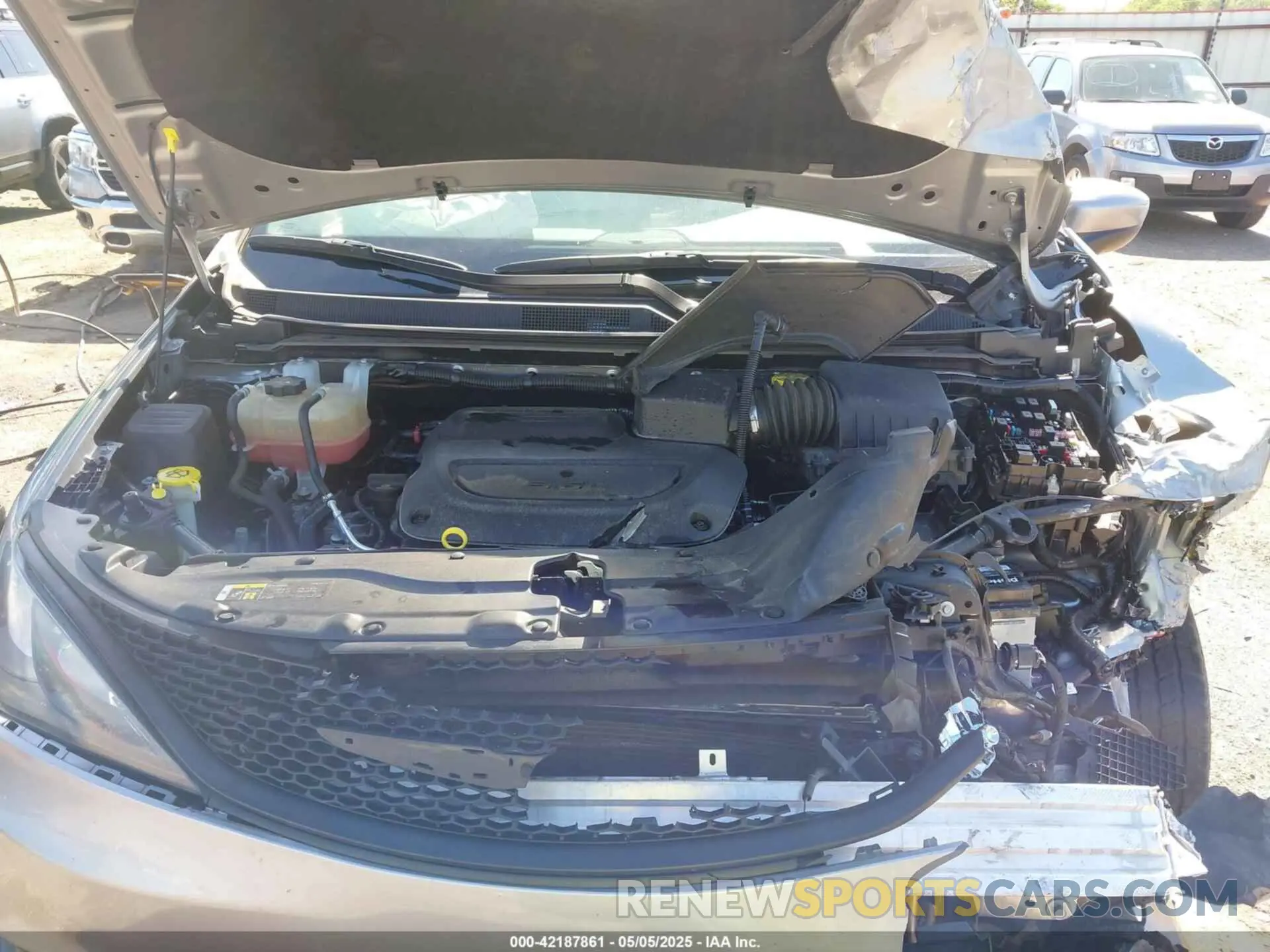 10 Photograph of a damaged car 2C4RC1DG4MR568260 CHRYSLER VOYAGER 2021