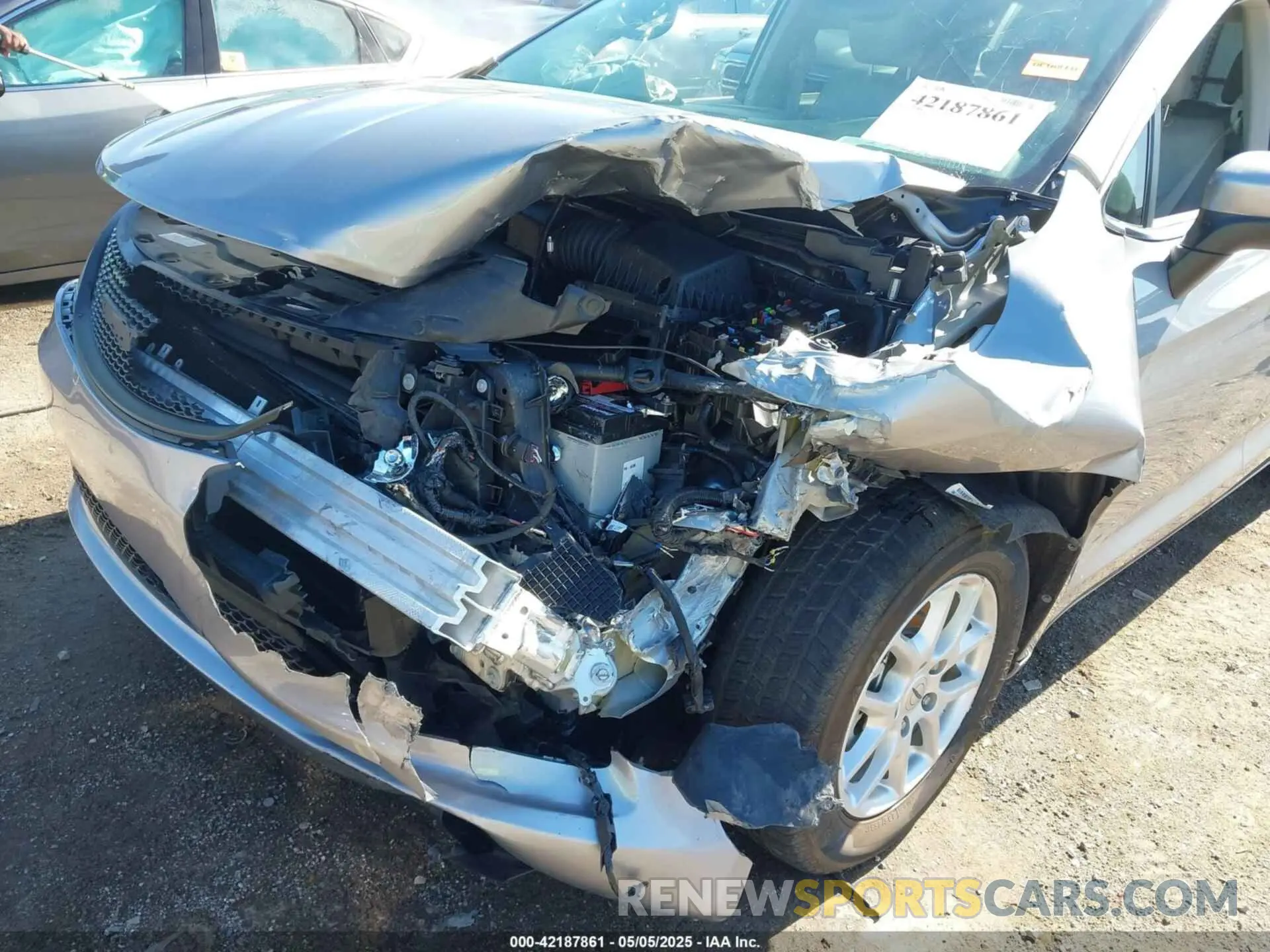 6 Photograph of a damaged car 2C4RC1DG4MR568260 CHRYSLER VOYAGER 2021