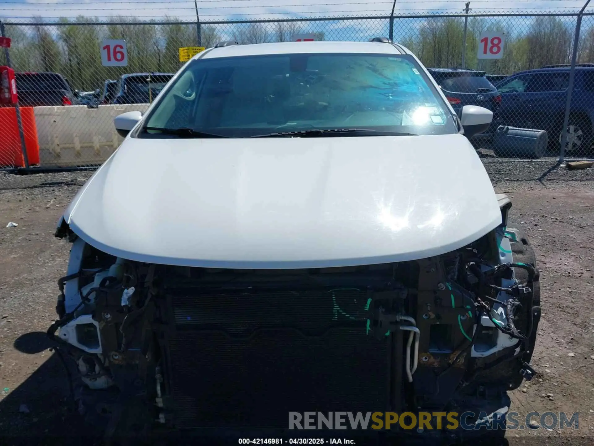 13 Photograph of a damaged car 2C4RC1DG6MR520596 CHRYSLER VOYAGER 2021